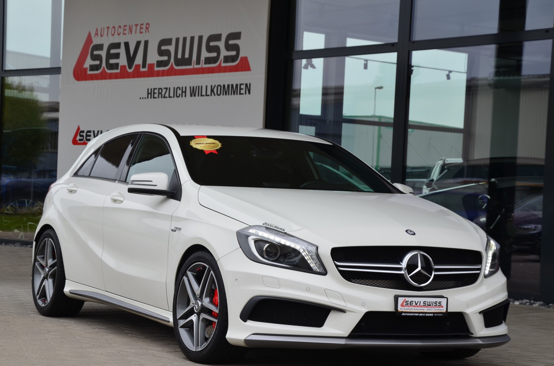 MERCEDES-BENZ A 45 AMG 4Matic Speedshift 7G-DCT*Ab MFK,1 Jahr oder 20'000km Garantie*-image-2
