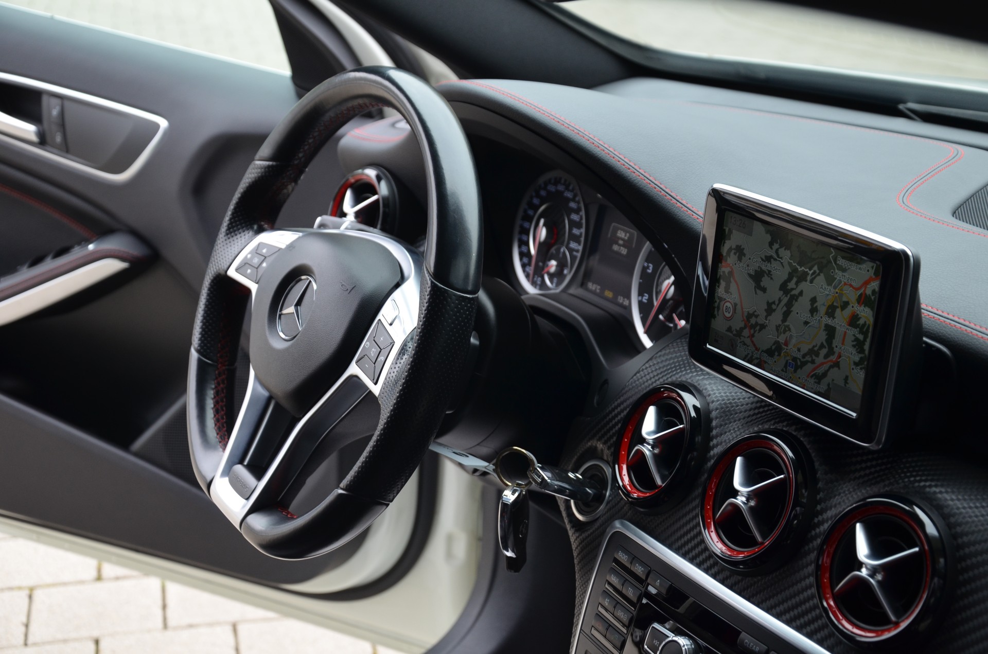 MERCEDES-BENZ A 45 AMG 4Matic Speedshift 7G-DCT*Ab MFK,1 Jahr oder 20'000km Garantie*-image-15