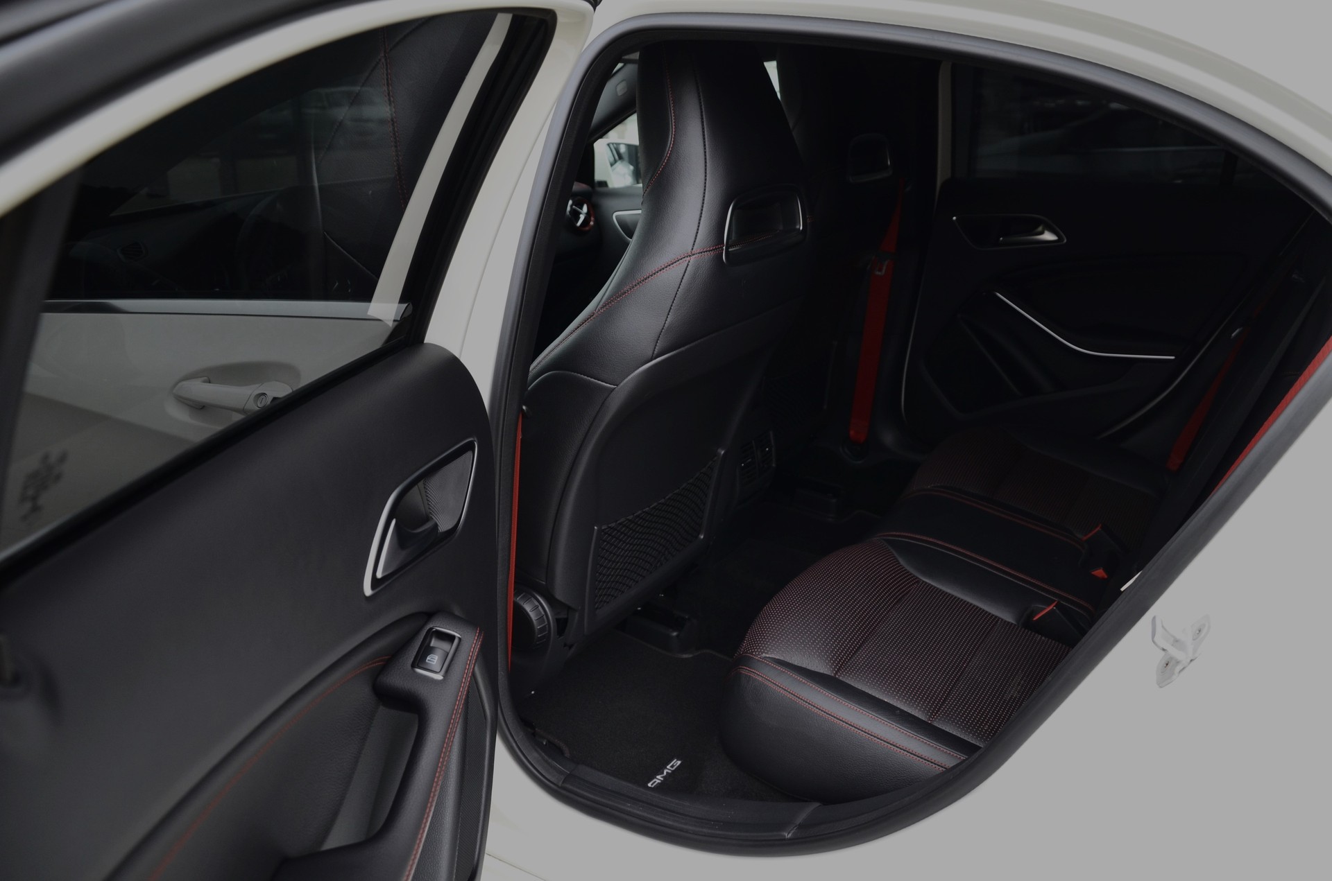 MERCEDES-BENZ A 45 AMG 4Matic Speedshift 7G-DCT*Ab MFK,1 Jahr oder 20'000km Garantie*-image-17
