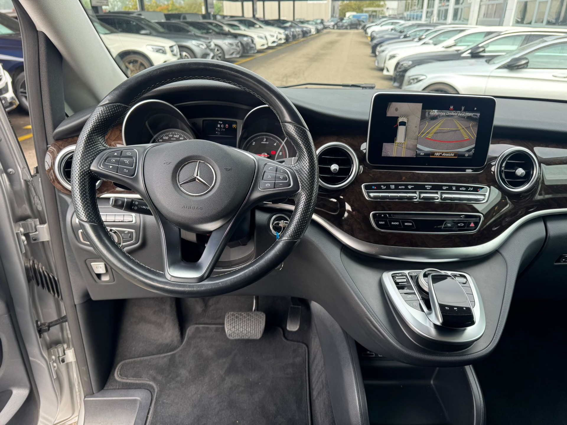 MERCEDES-BENZ V 250 d Avantgarde lang 4Matic 7G-Tronic-image-11