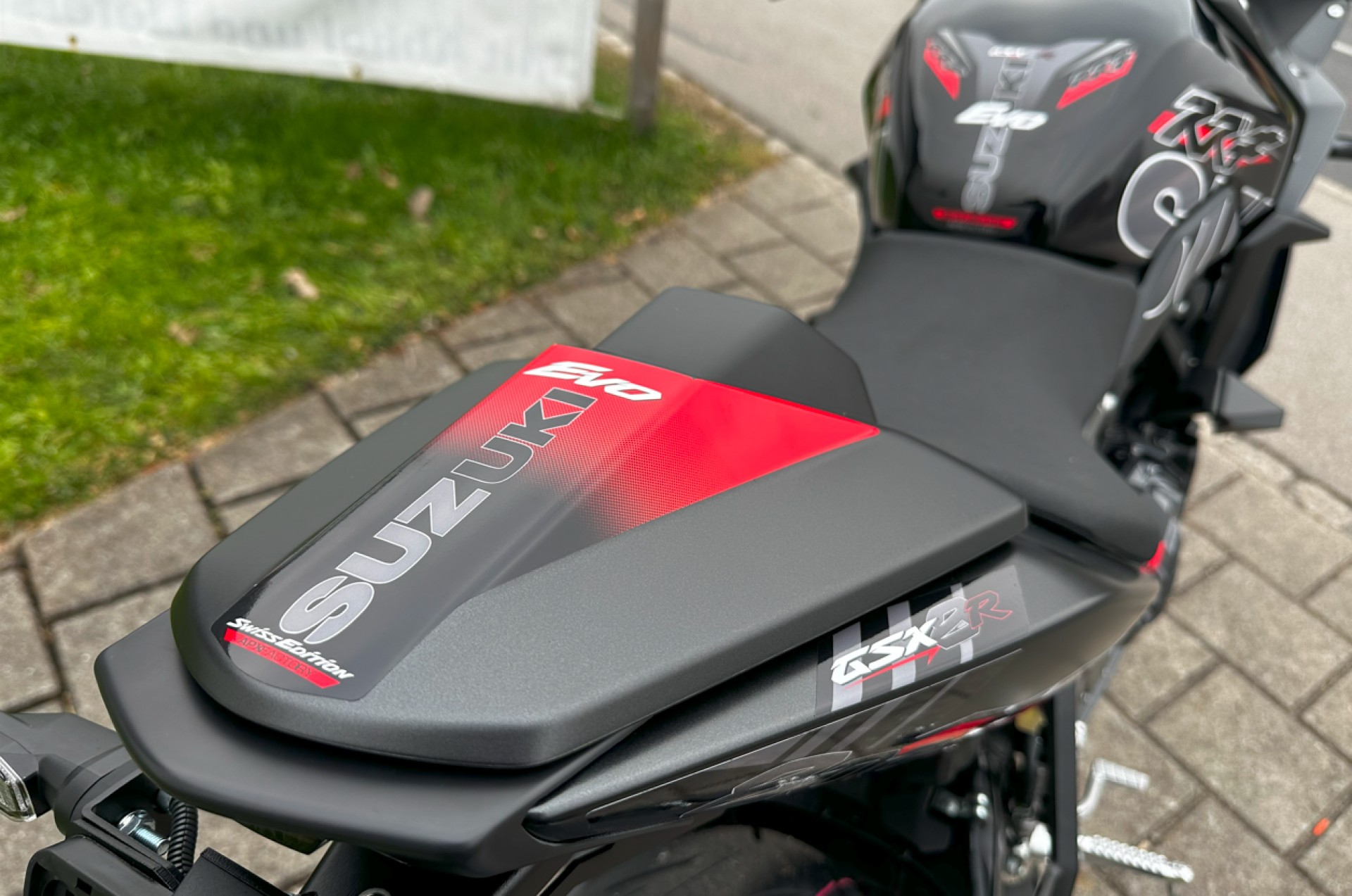 SUZUKI GSX-8R-image-5
