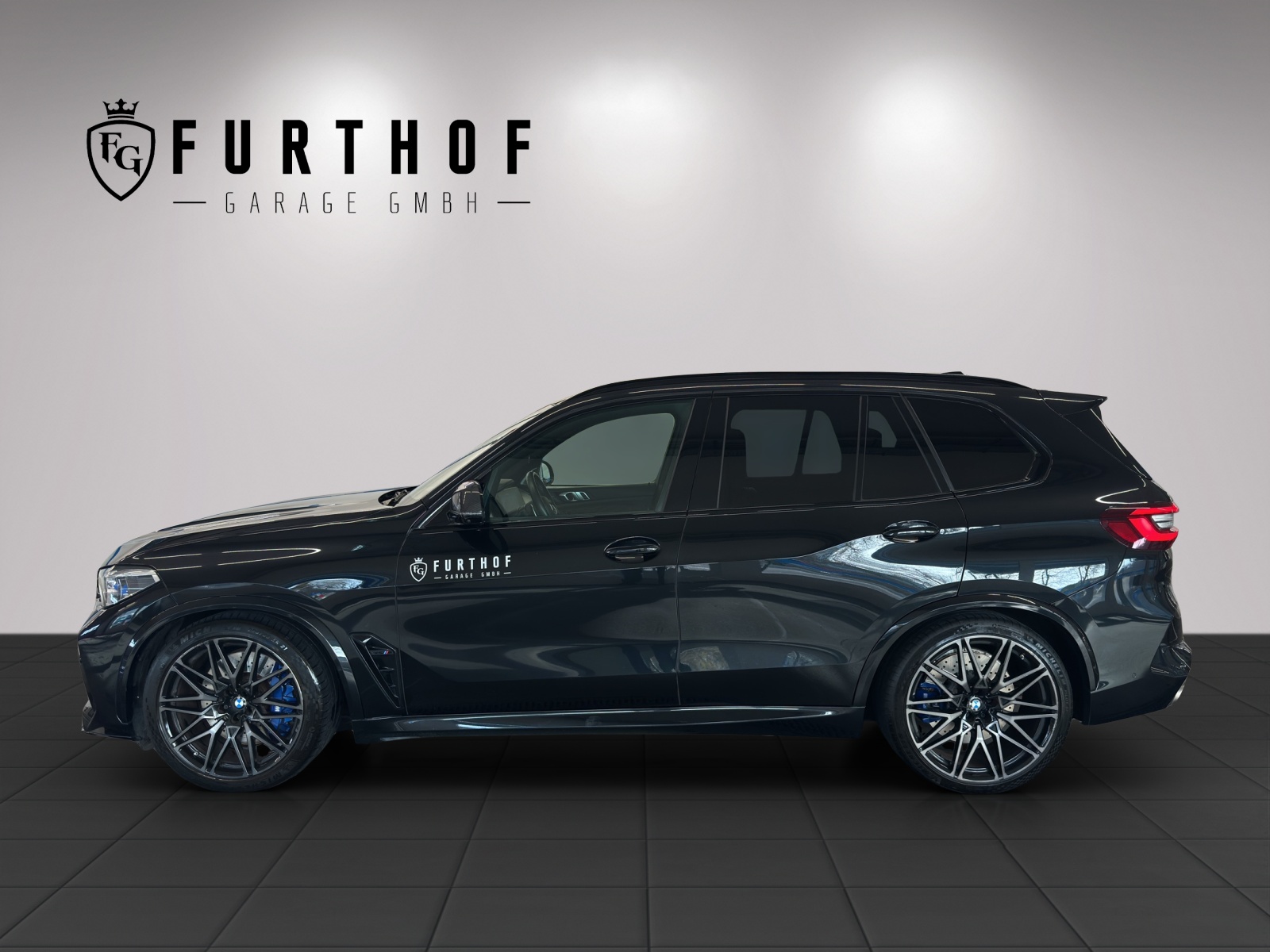 BMW X5M Competition Steptronic Competition mit AKRAPOVIC-showroom-element-2