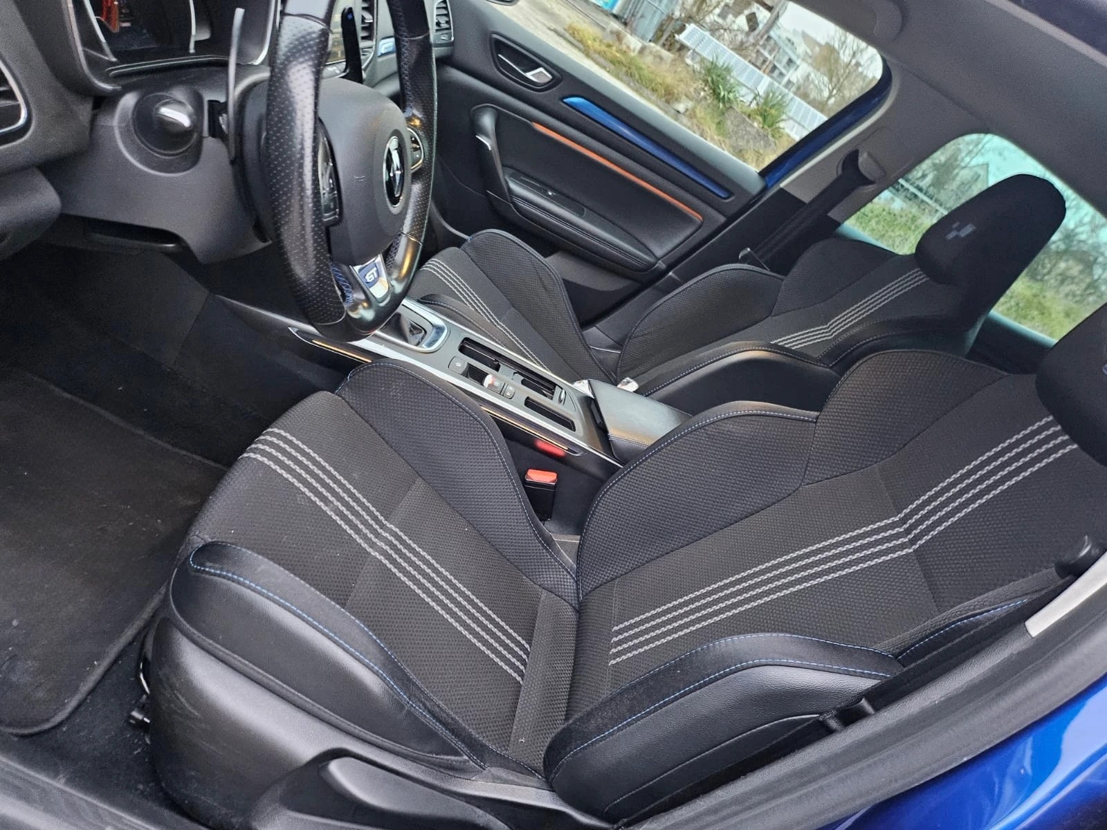 RENAULT Mégane 1.6 16V Turbo GT EDC-image-9
