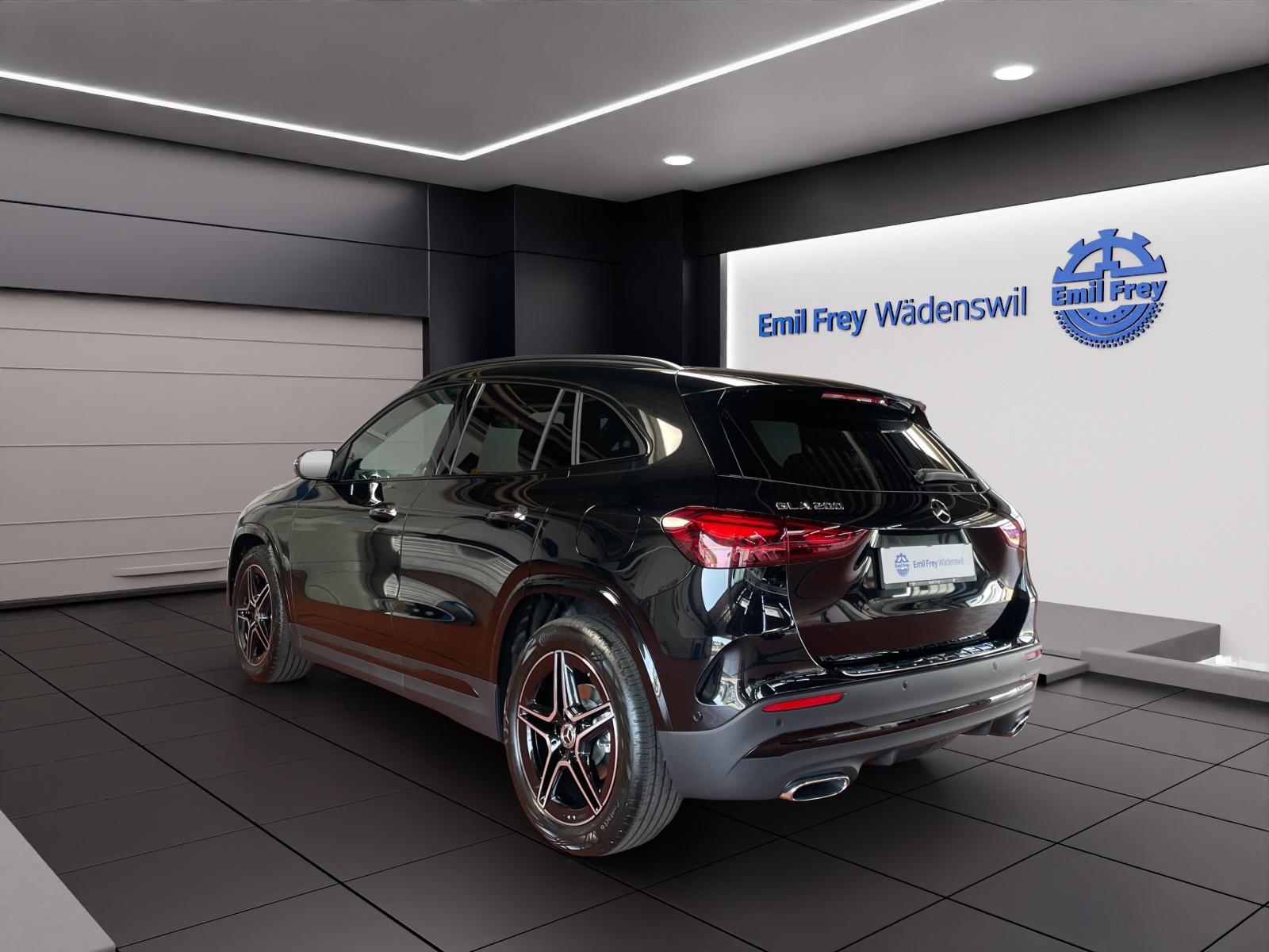 MERCEDES-BENZ GLA 200 Night Star AMG Line-image-2