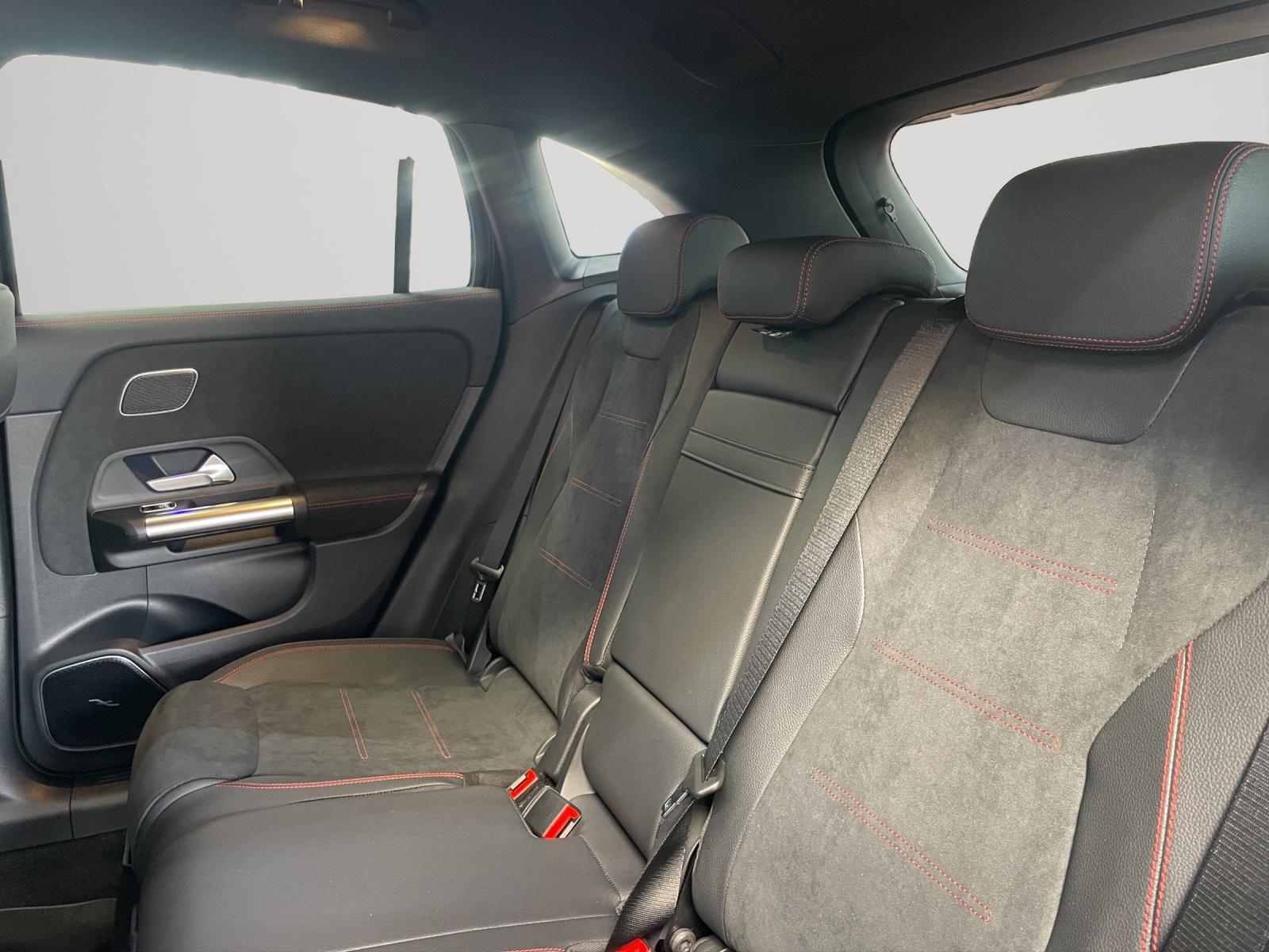 MERCEDES-BENZ GLA 200 Night Star AMG Line-image-7