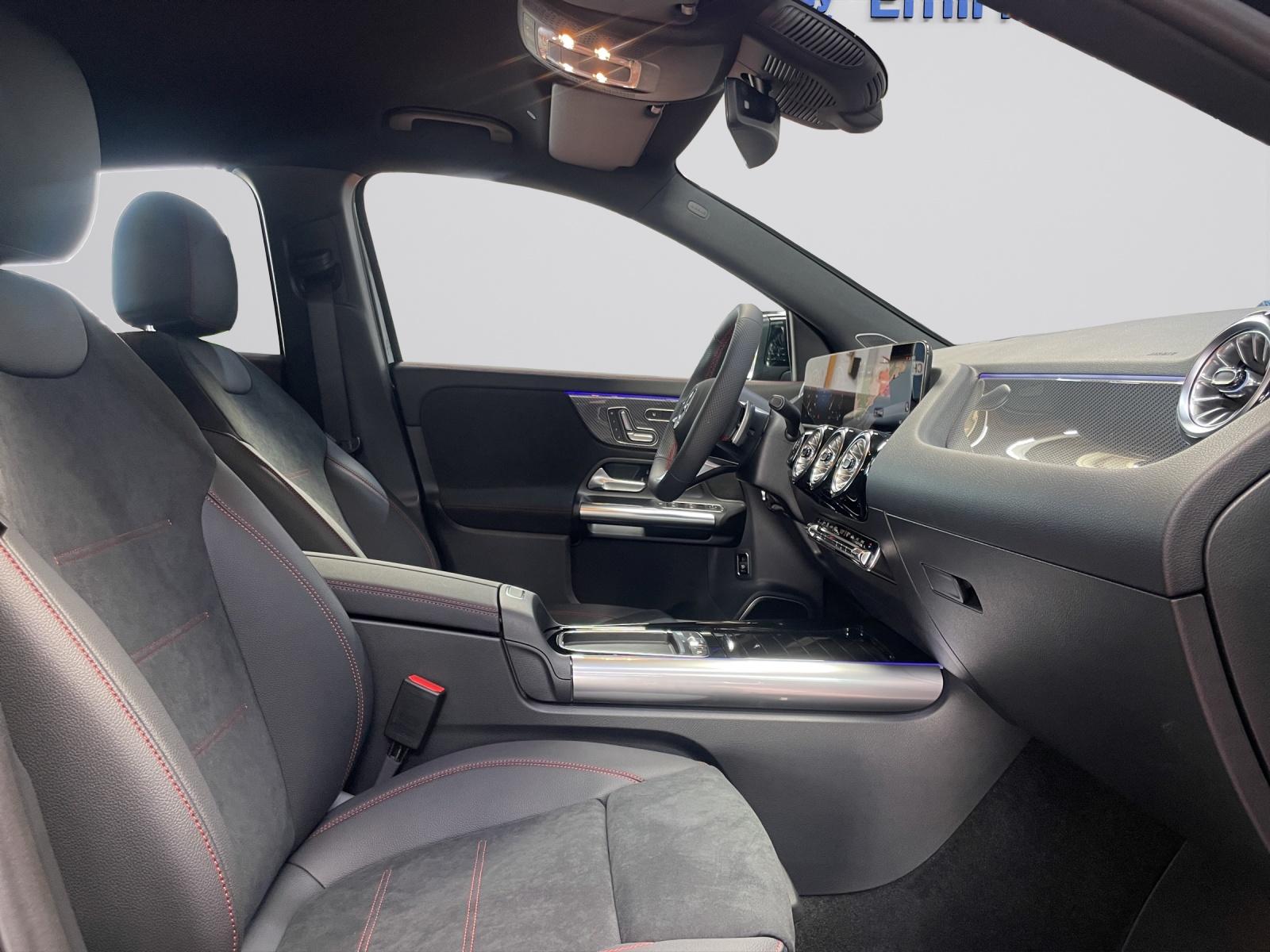 MERCEDES-BENZ GLA 200 Night Star AMG Line-image-5