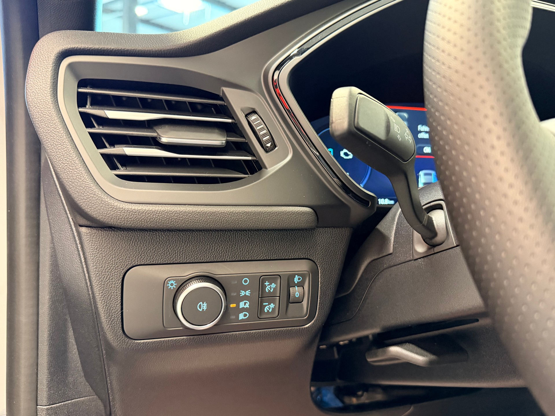 FORD Kuga 2.5 FHEV ST-Line 4WD-image-30