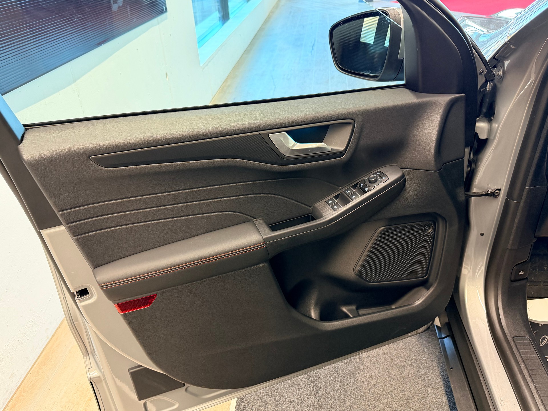 FORD Kuga 2.5 FHEV ST-Line 4WD-image-11