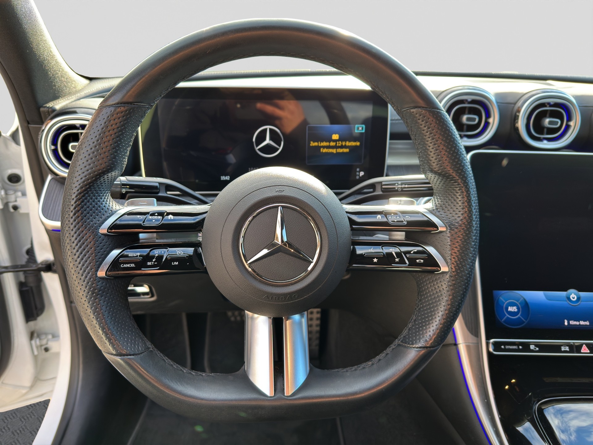 MERCEDES-BENZ C 200 4Matic AMG Line-image-8