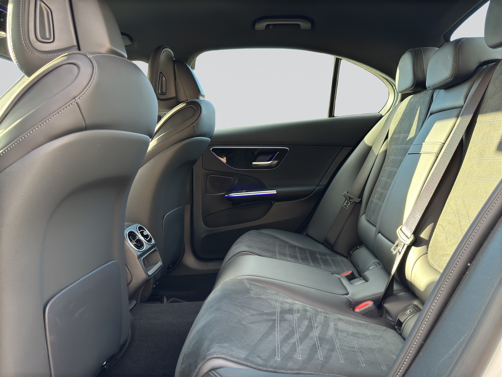 MERCEDES-BENZ C 200 4Matic AMG Line-image-7