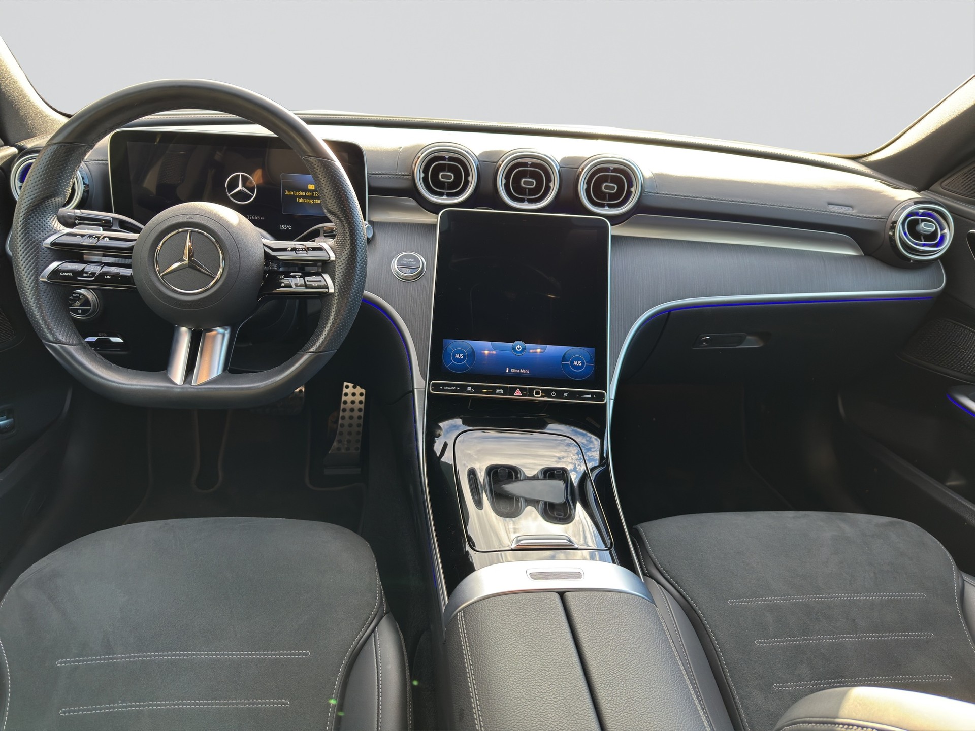 MERCEDES-BENZ C 200 4Matic AMG Line-image-14