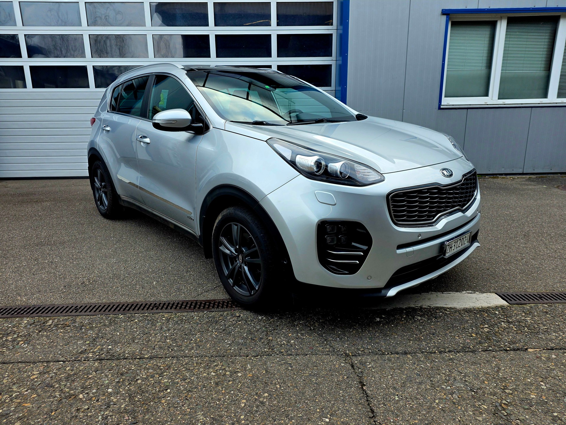 KIA Sportage 2.0CRDi Style GT Line 4WD Automat-image-8