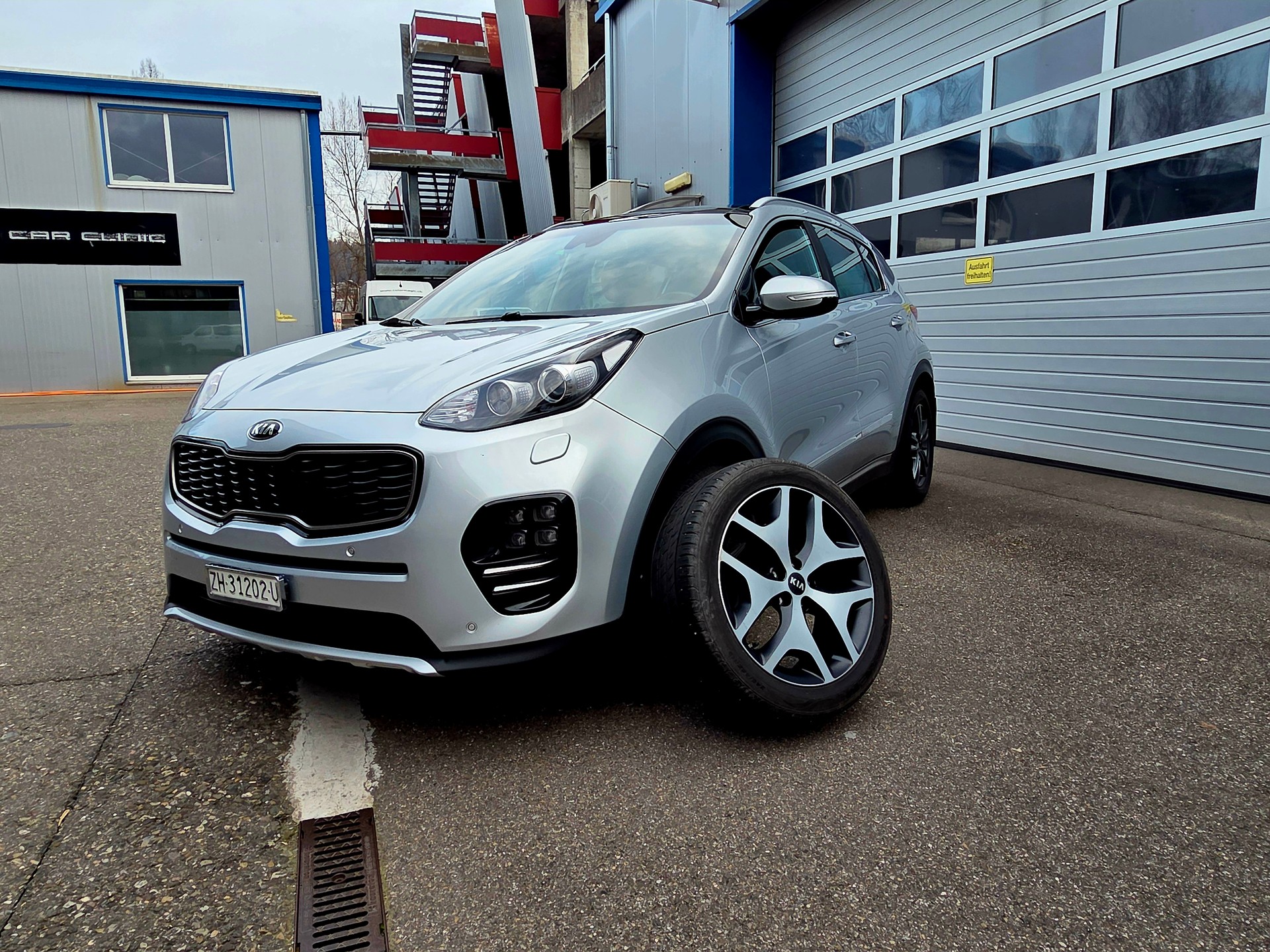 KIA Sportage 2.0CRDi Style GT Line 4WD Automat-image-3