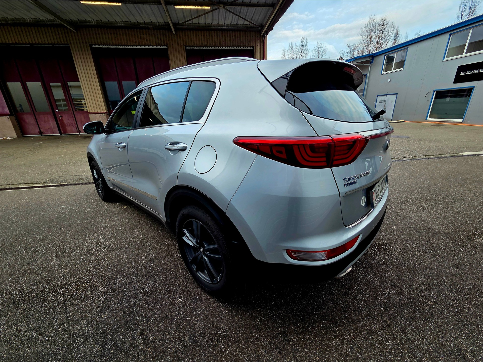 KIA Sportage 2.0CRDi Style GT Line 4WD Automat-image-9