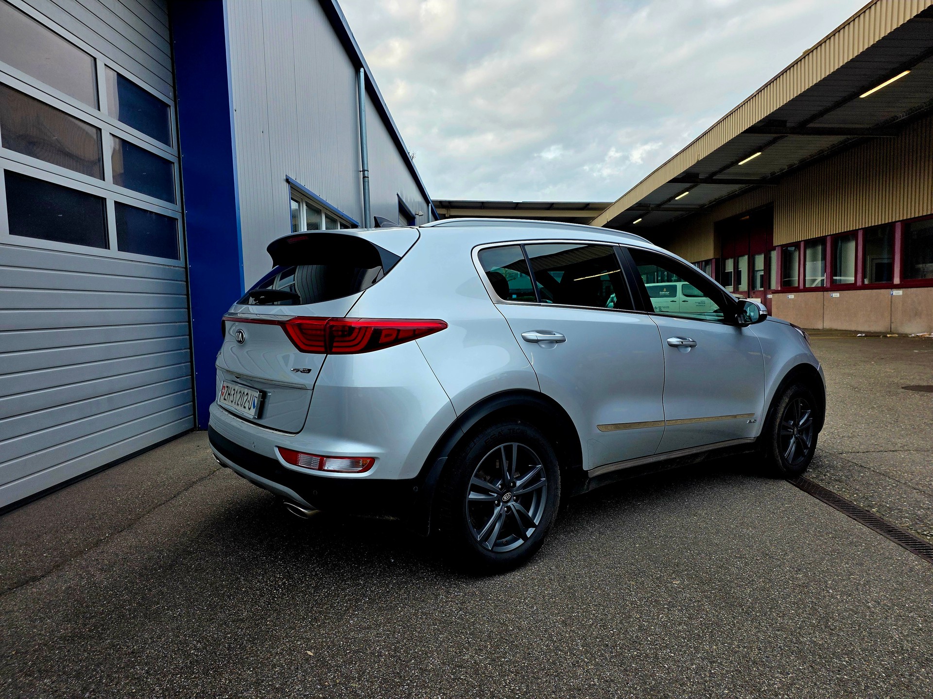 KIA Sportage 2.0CRDi Style GT Line 4WD Automat-image-4