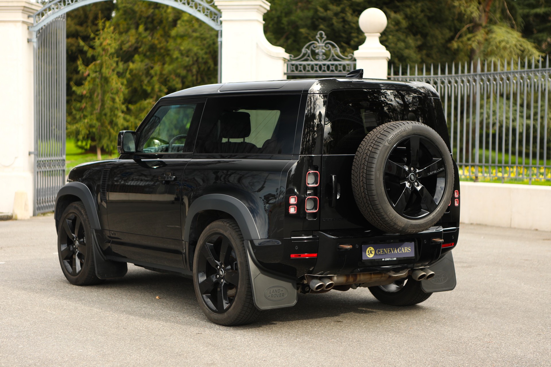 LAND ROVER Defender 90 525 V8 5.0 AT8 ( 1 owner - full options ) - )-image-5