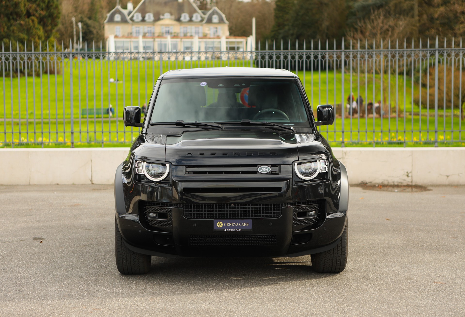 LAND ROVER Defender 90 525 V8 5.0 AT8 ( 1 owner - full options ) - )-image-8