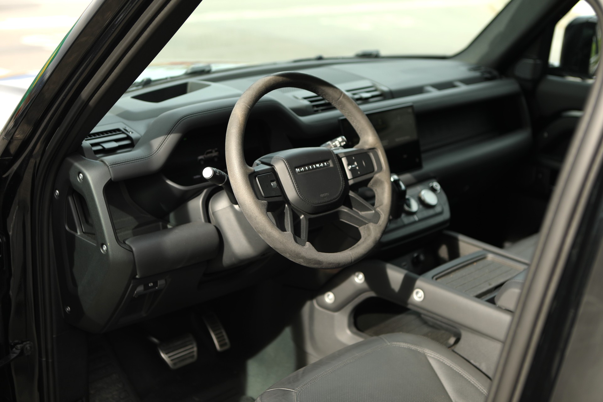 LAND ROVER Defender 90 525 V8 5.0 AT8 ( 1 owner - full options ) - )-image-10