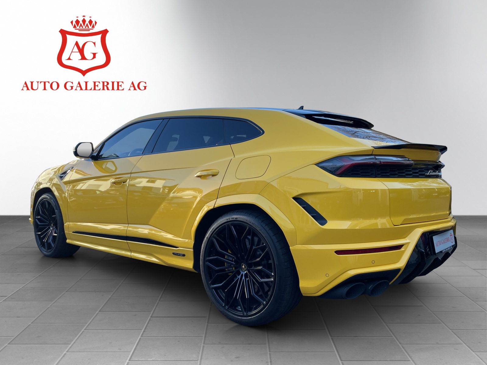 LAMBORGHINI URUS SE-image-2