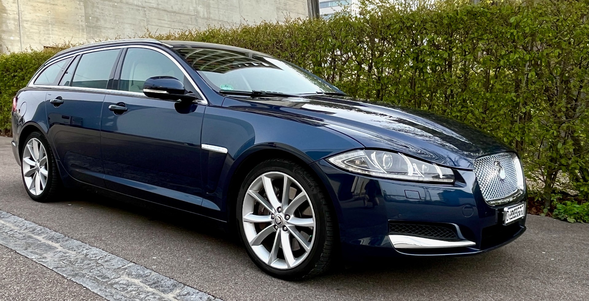 JAGUAR XF Sportbrake 3.0d S V6 Portfolio-image-0