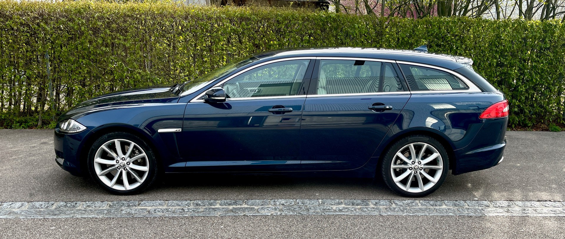 JAGUAR XF Sportbrake 3.0d S V6 Portfolio-image-1
