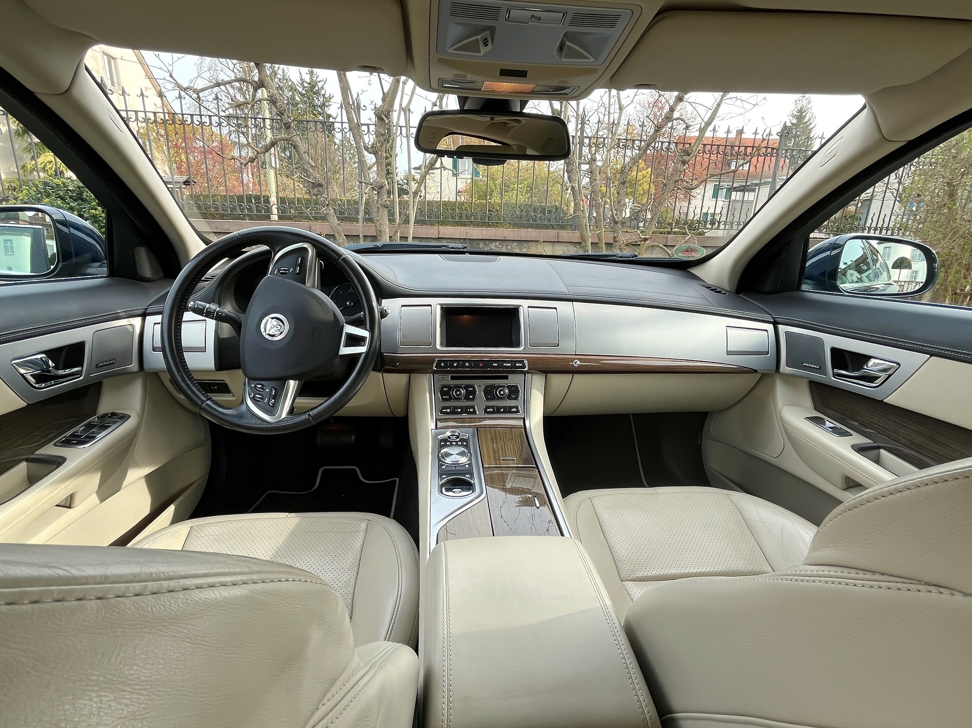JAGUAR XF Sportbrake 3.0d S V6 Portfolio-image-4