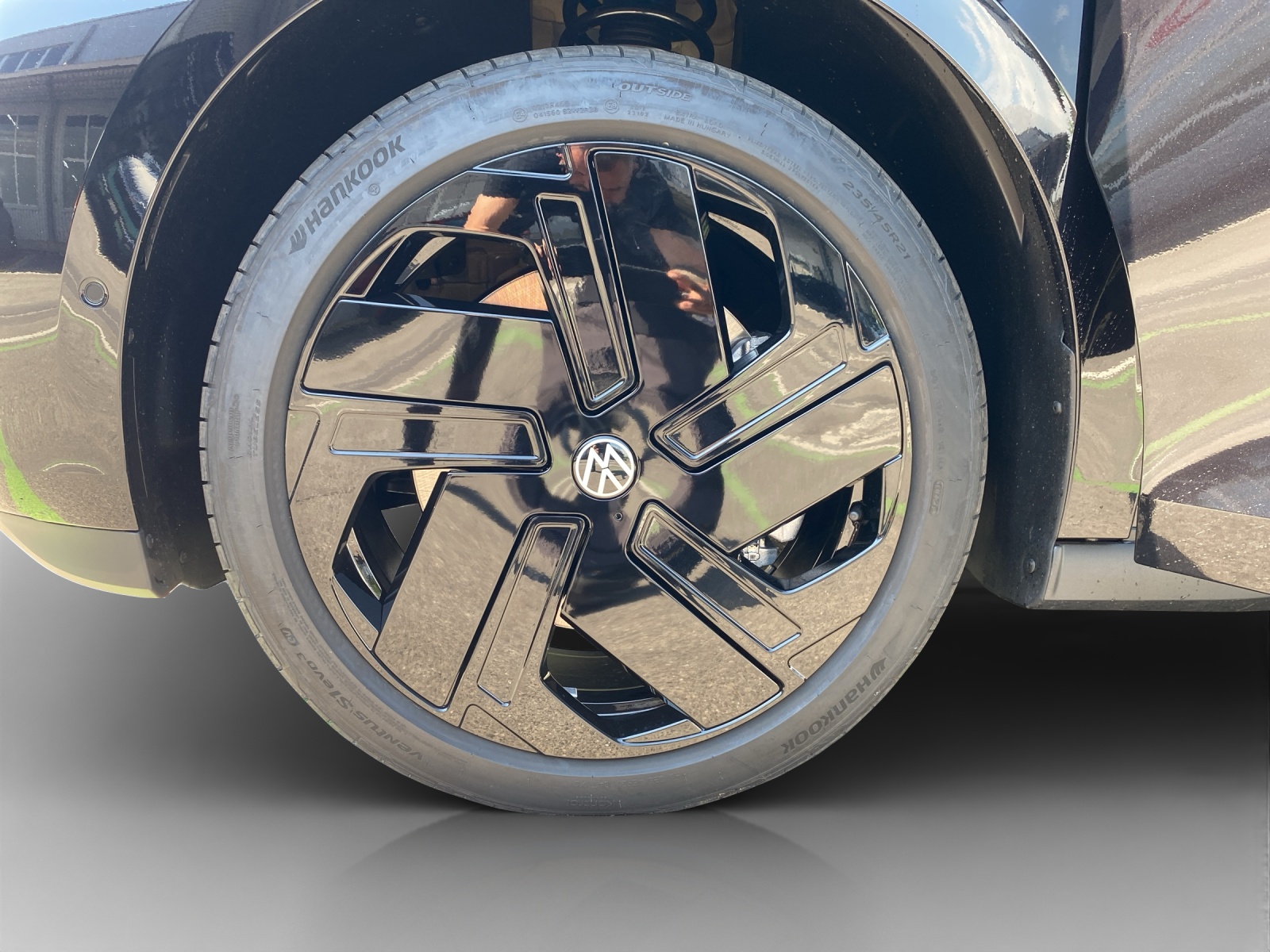 VW ID.Buzz LWB GTX 4 Motion-image-15