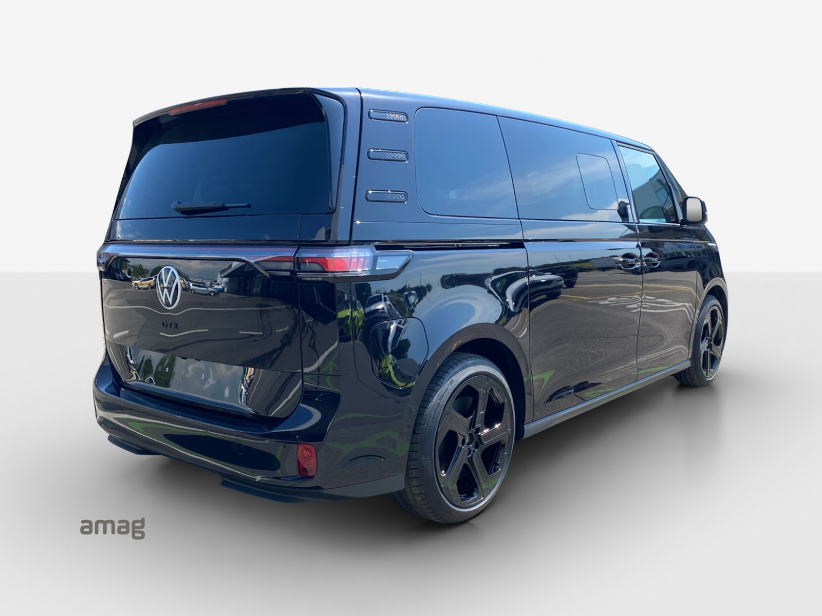 VW ID.Buzz LWB GTX 4 Motion-image-4