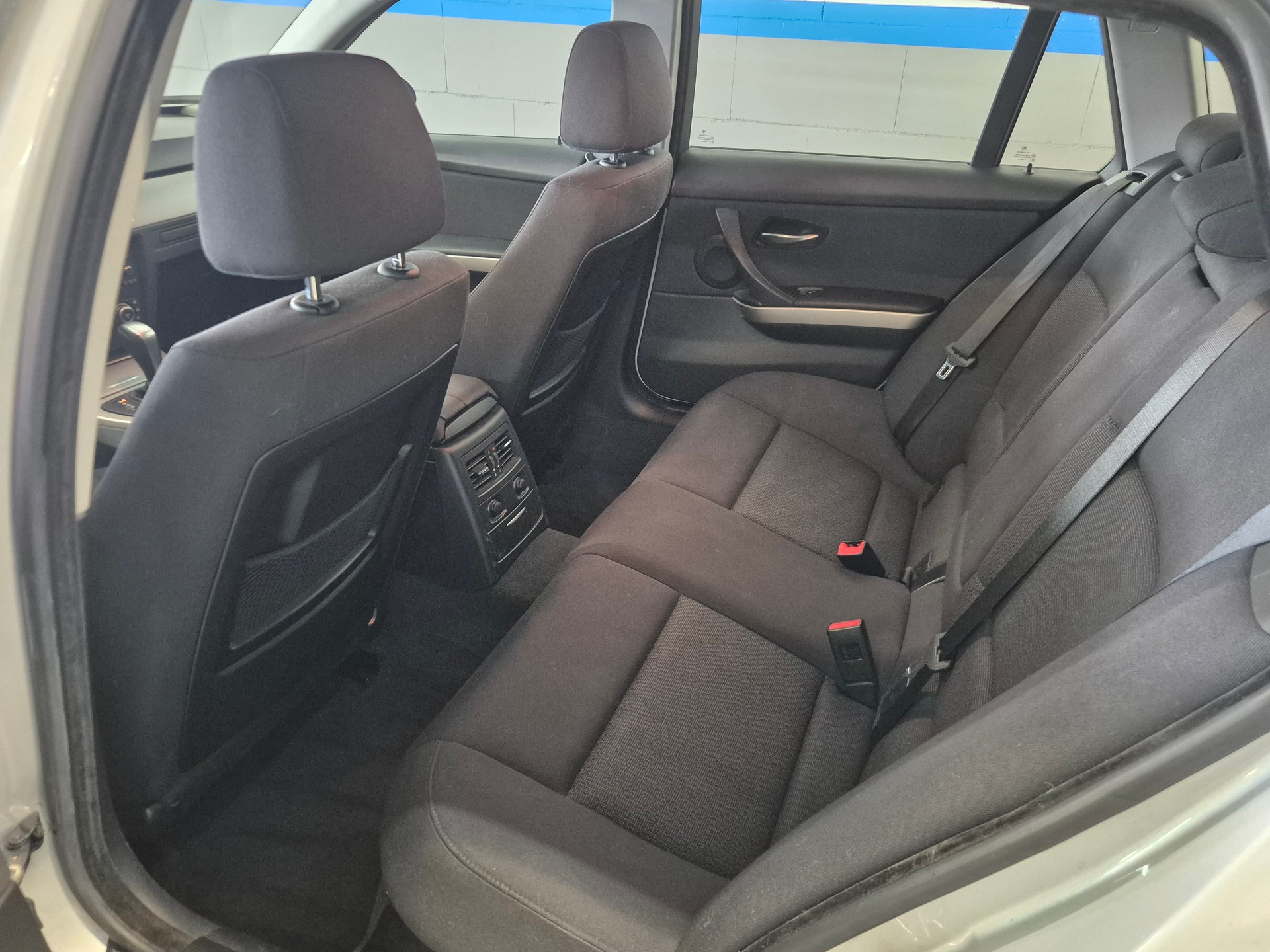 BMW 320i Touring Steptronic-image-11