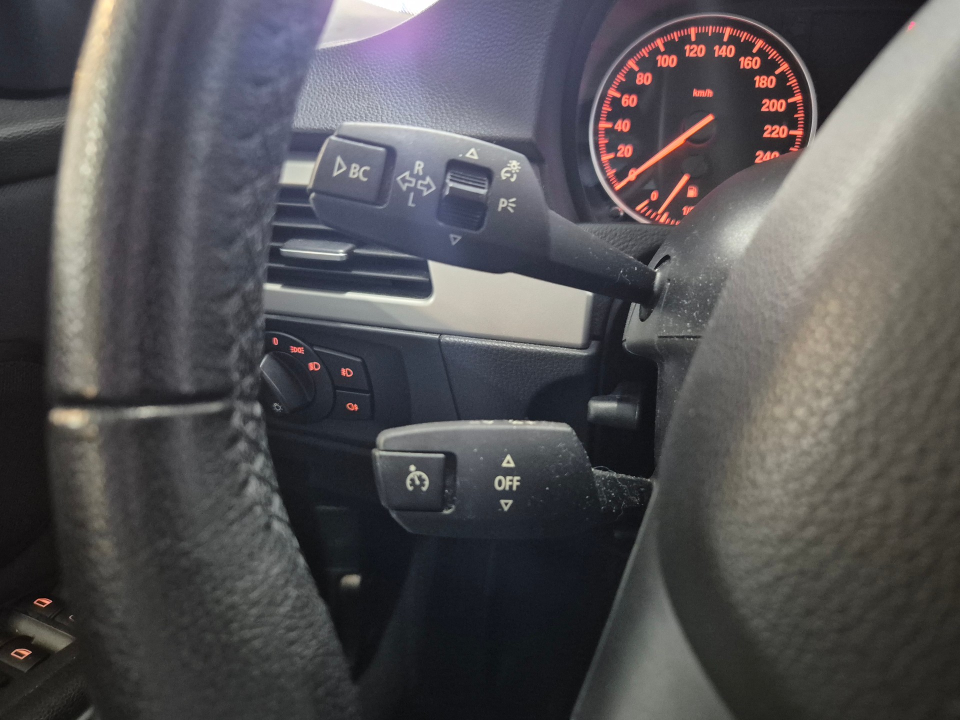 BMW 320i Touring Steptronic-image-8