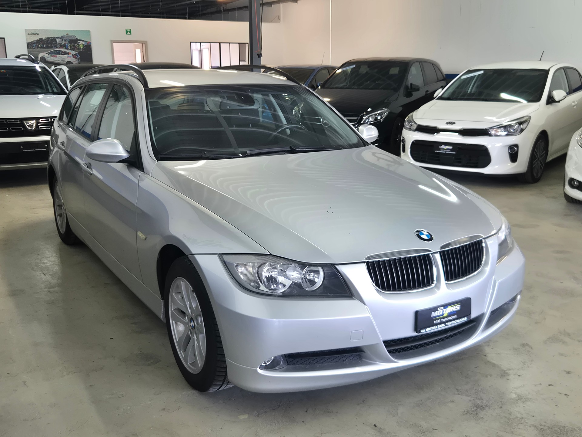 BMW 320i Touring Steptronic-image-2