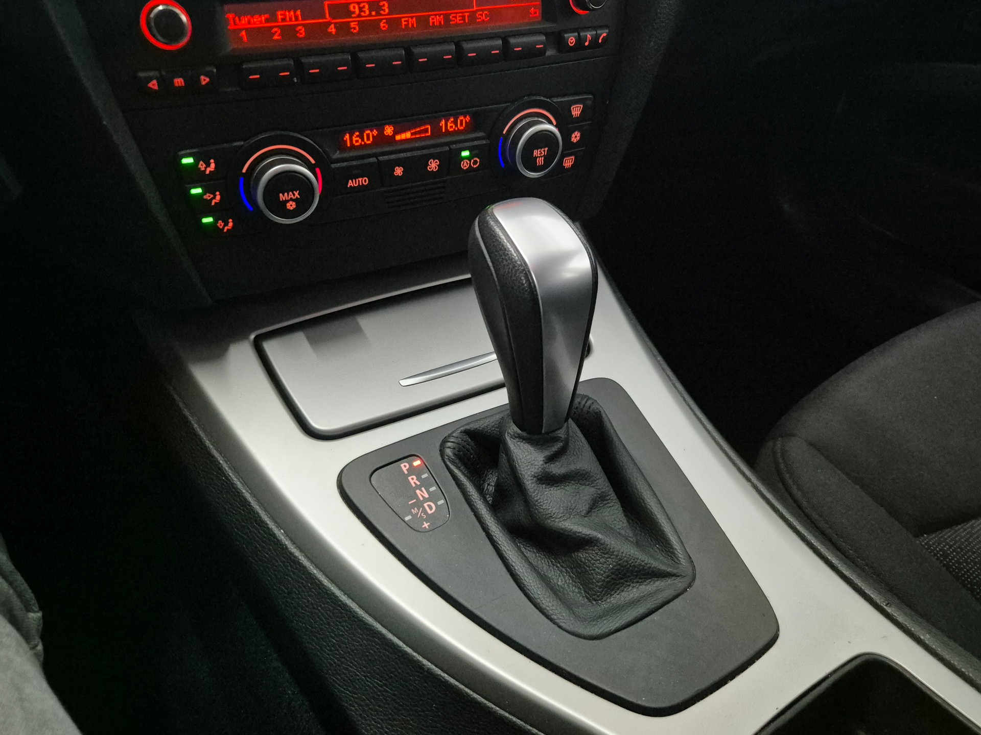 BMW 320i Touring Steptronic-image-10