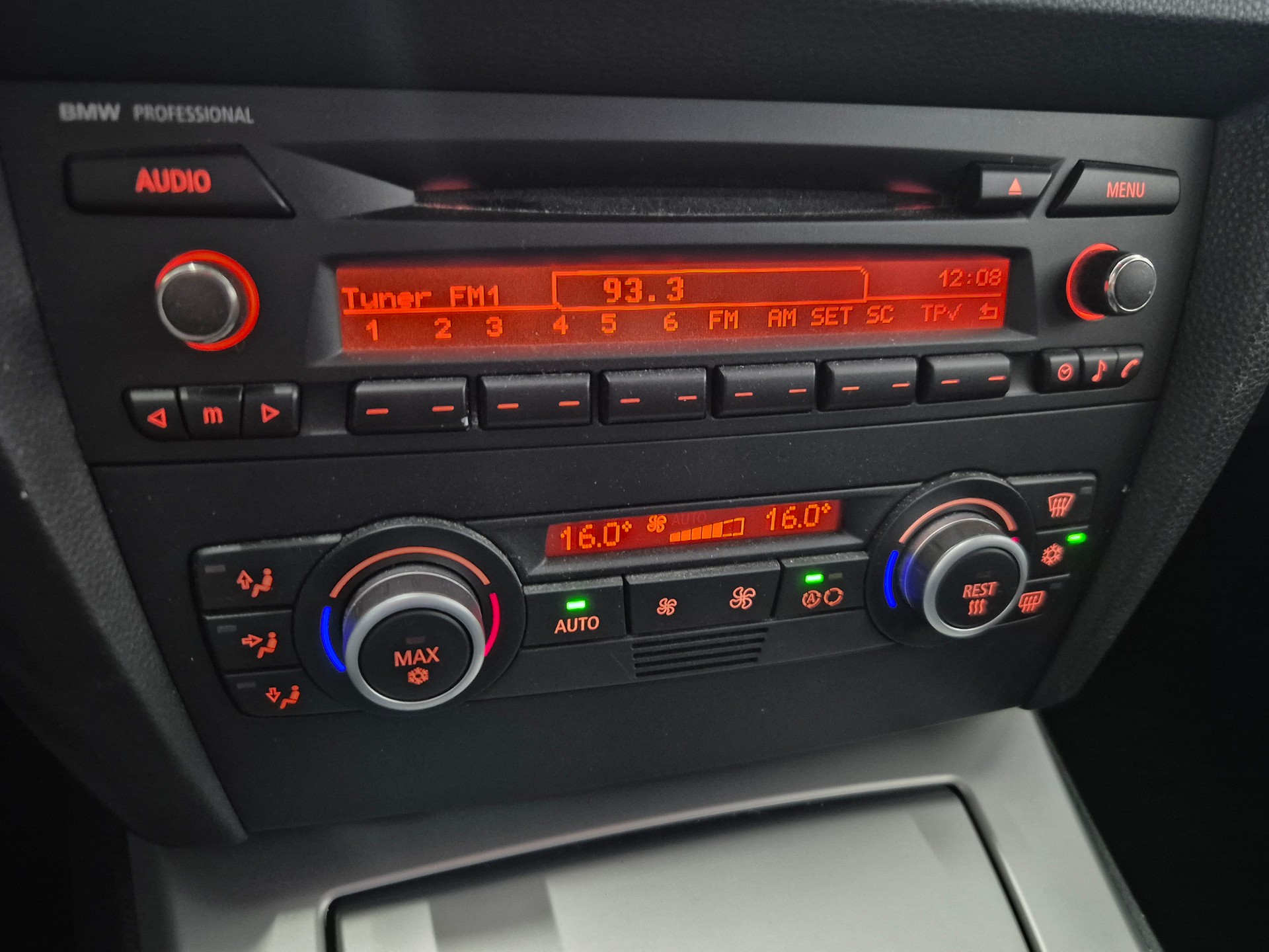 BMW 320i Touring Steptronic-image-9