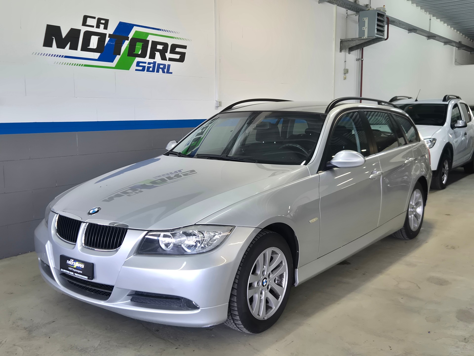 BMW 320i Touring Steptronic-image-0