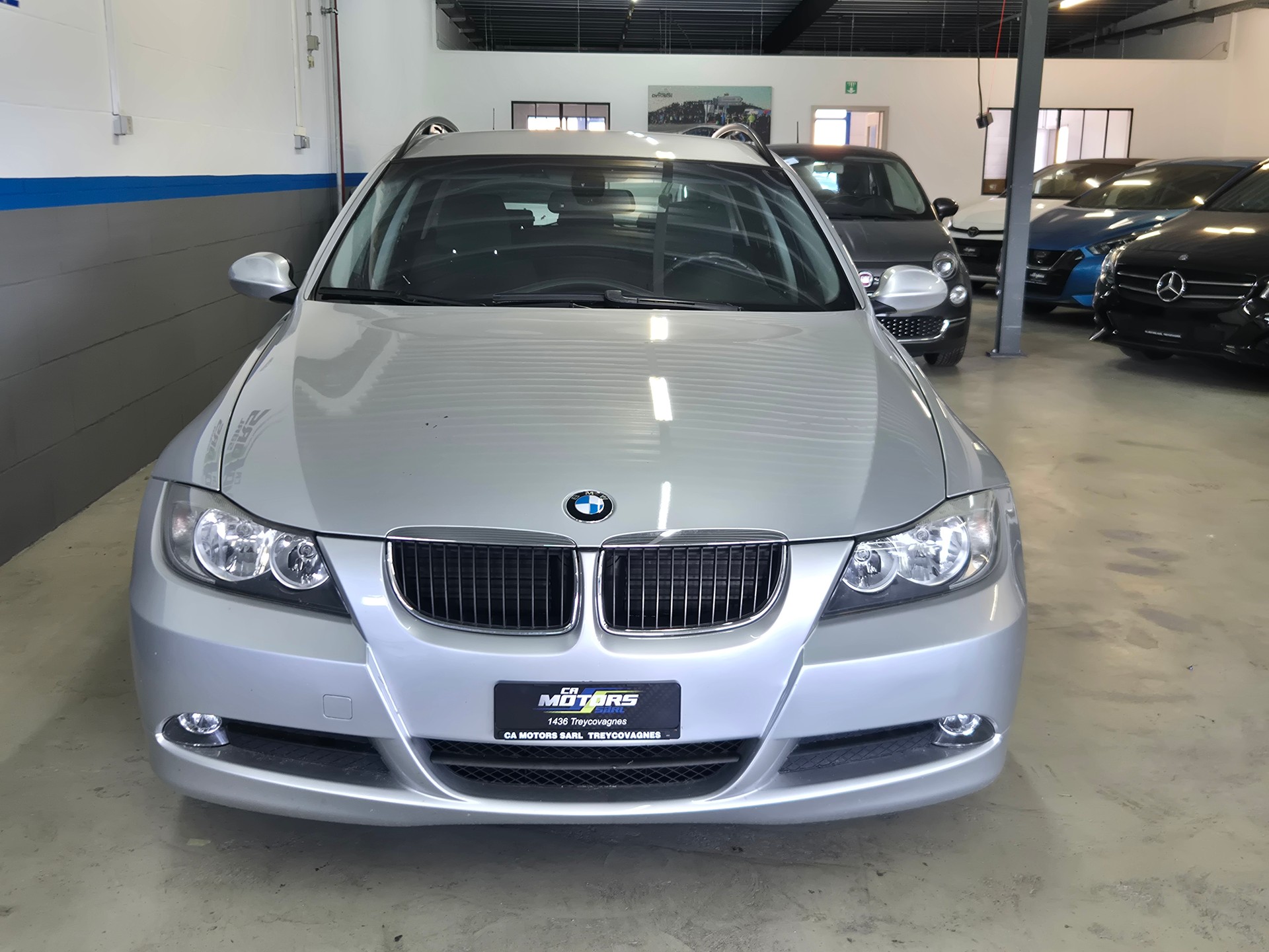 BMW 320i Touring Steptronic-image-1