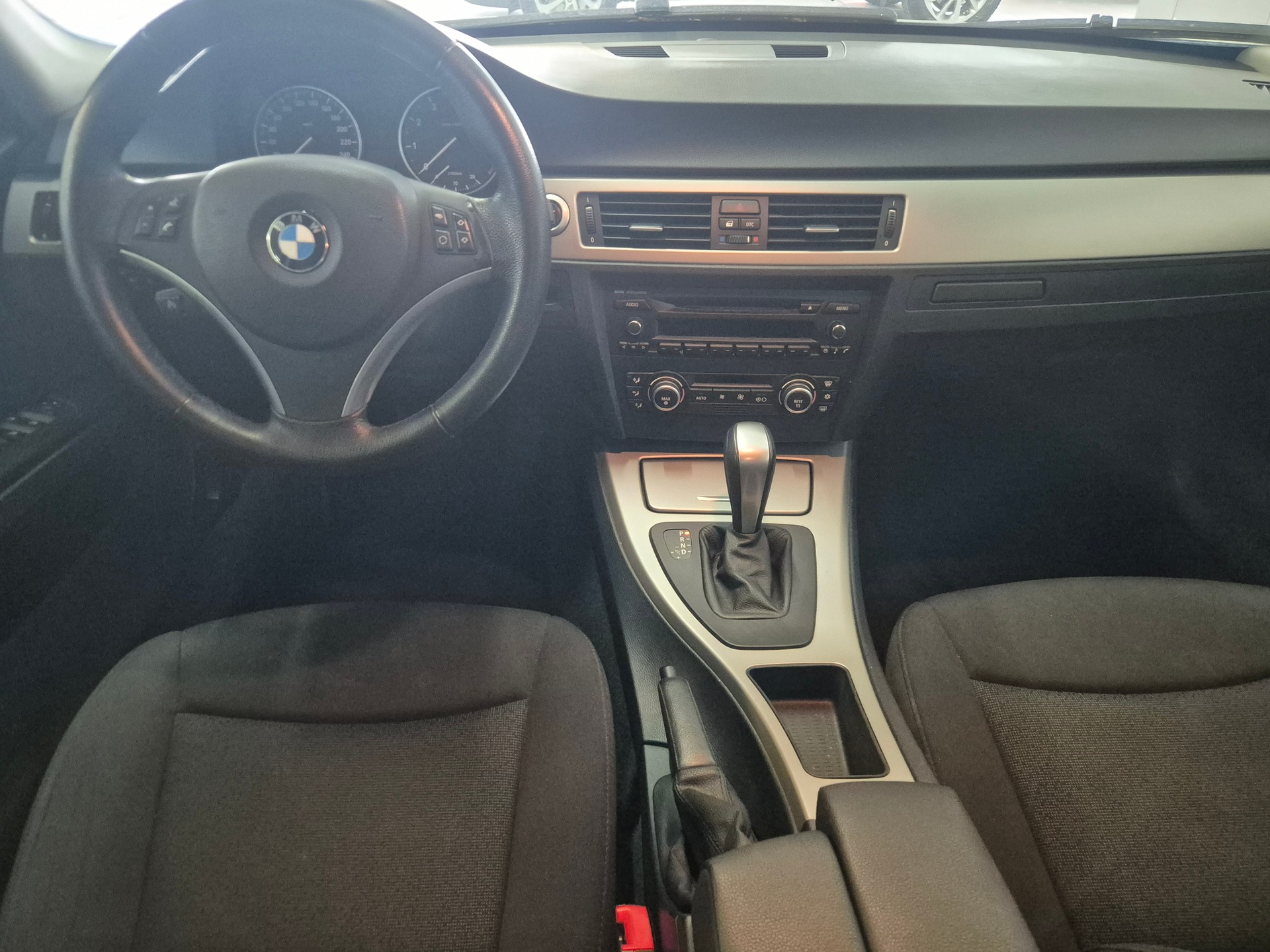 BMW 320i Touring Steptronic-image-6
