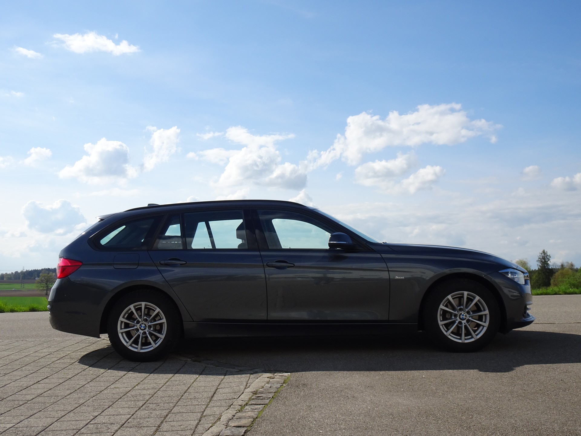 BMW 320d xDrive Touring Sport Line Steptronic-image-4
