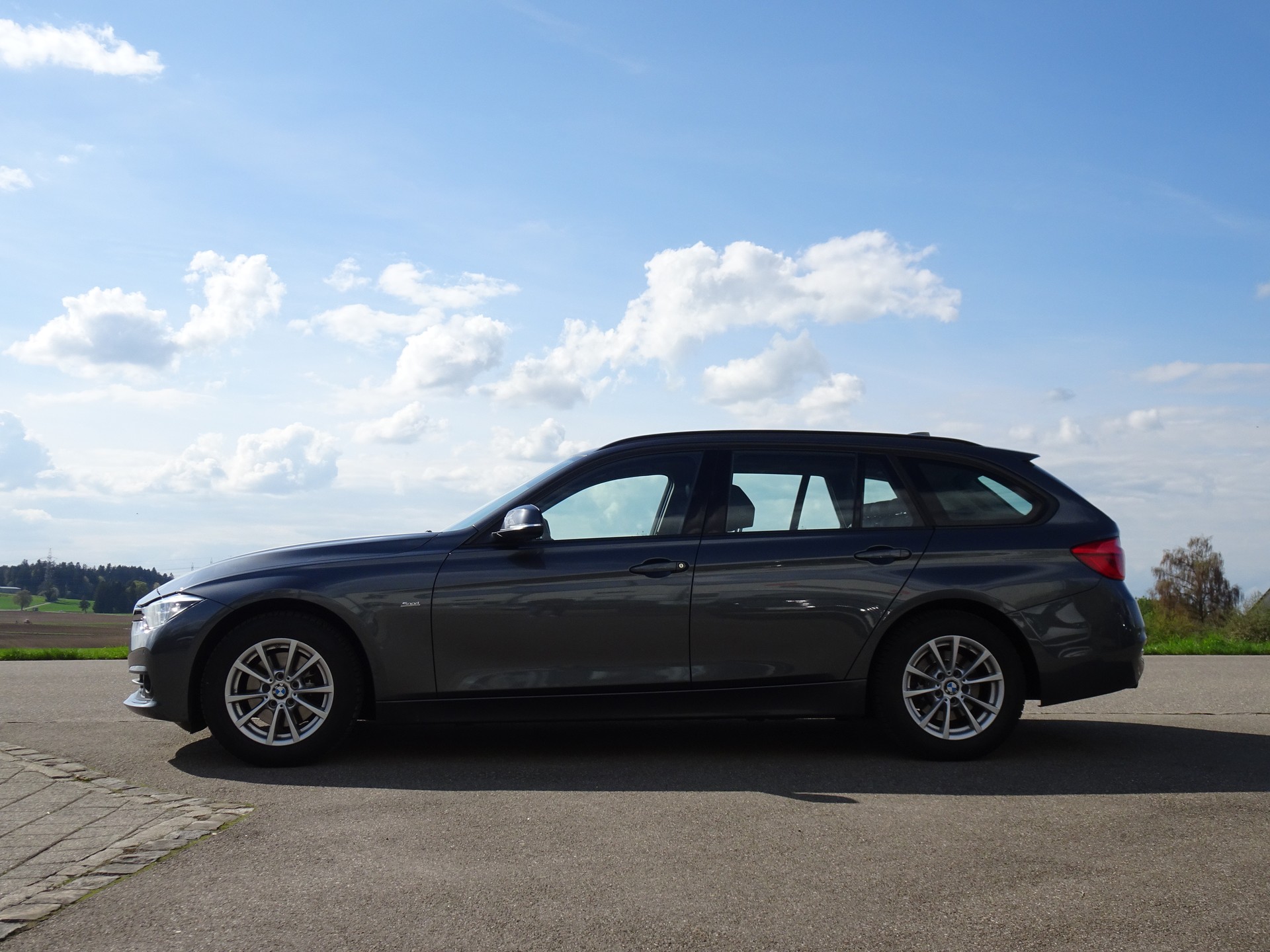 BMW 320d xDrive Touring Sport Line Steptronic-image-1