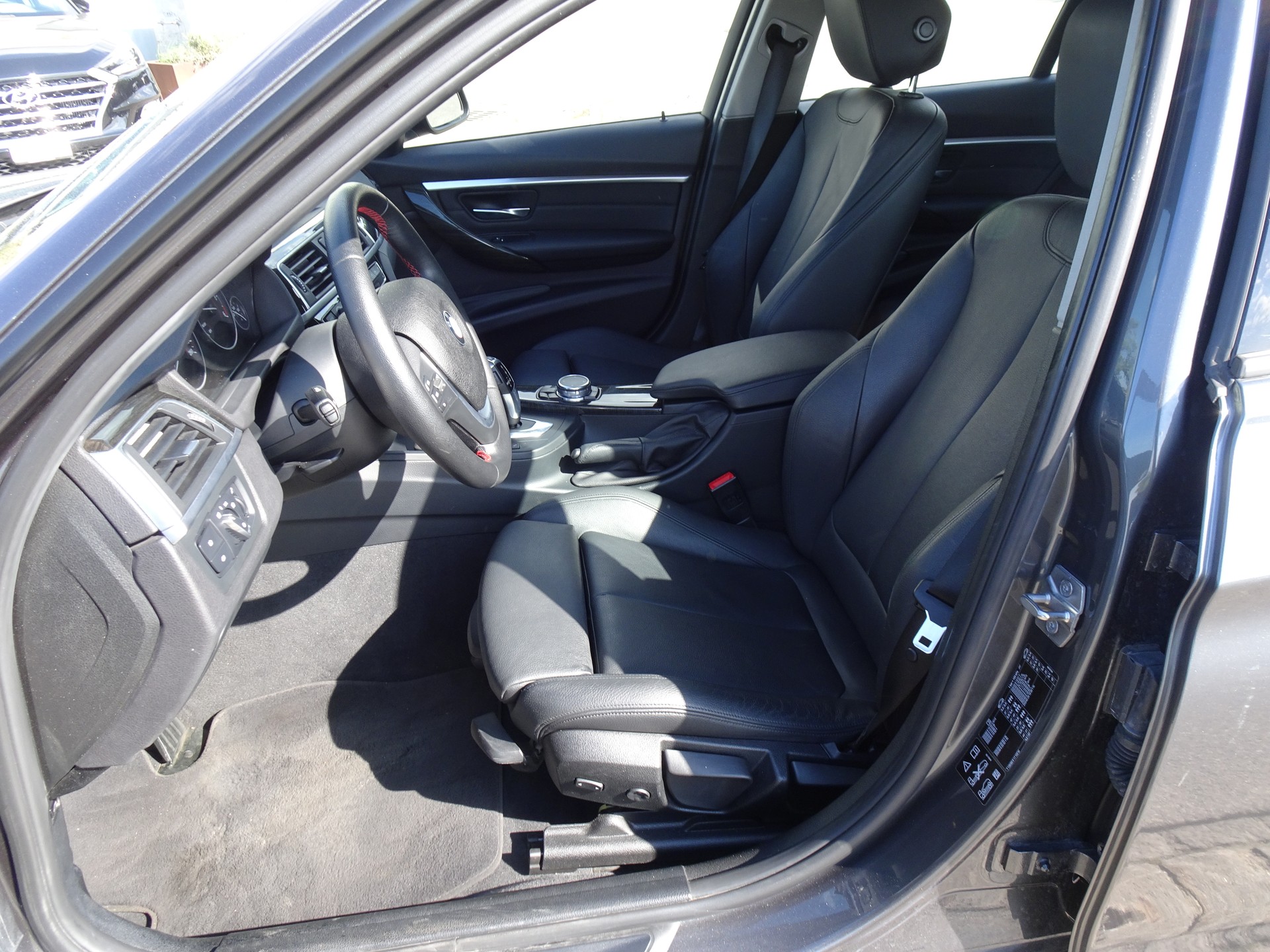 BMW 320d xDrive Touring Sport Line Steptronic-image-9