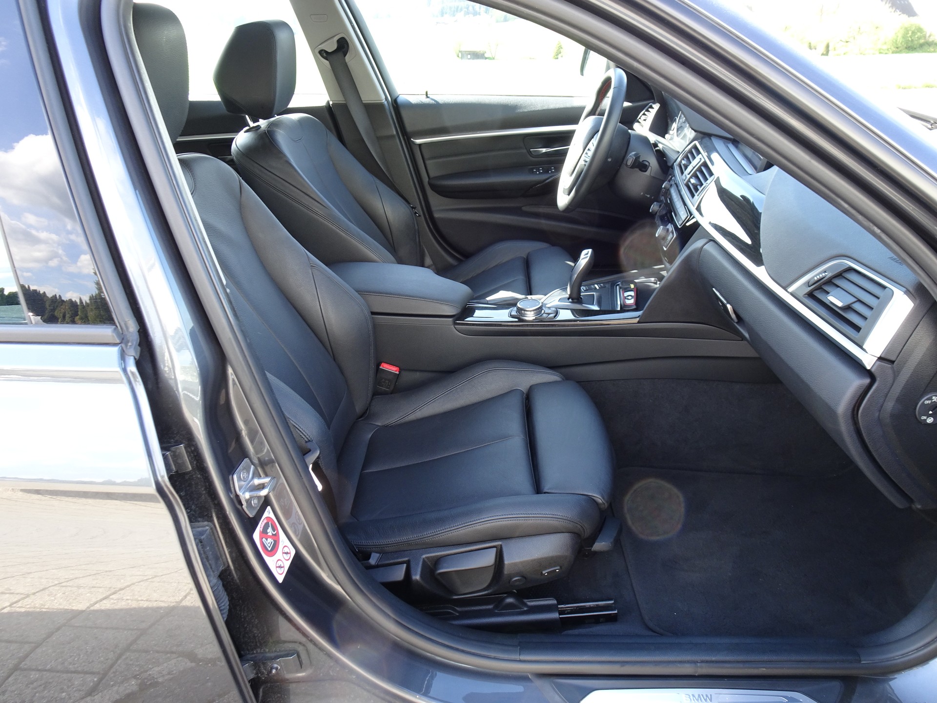 BMW 320d xDrive Touring Sport Line Steptronic-image-7