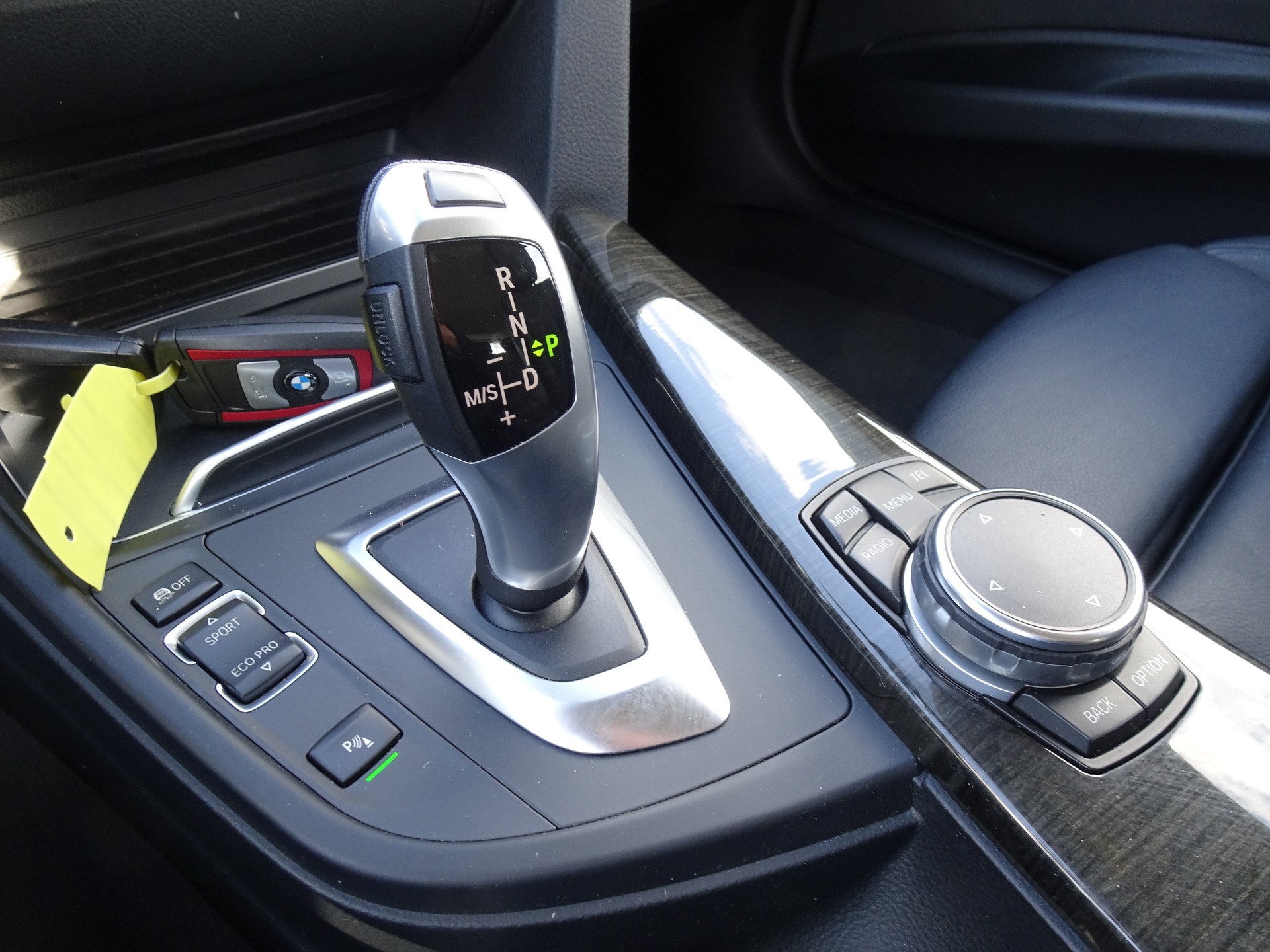 BMW 320d xDrive Touring Sport Line Steptronic-image-12