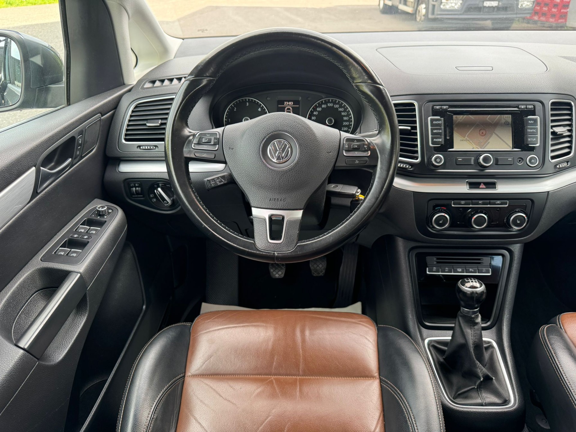VW Sharan 2.0 TDI BlueMotion Technology Highline-image-16
