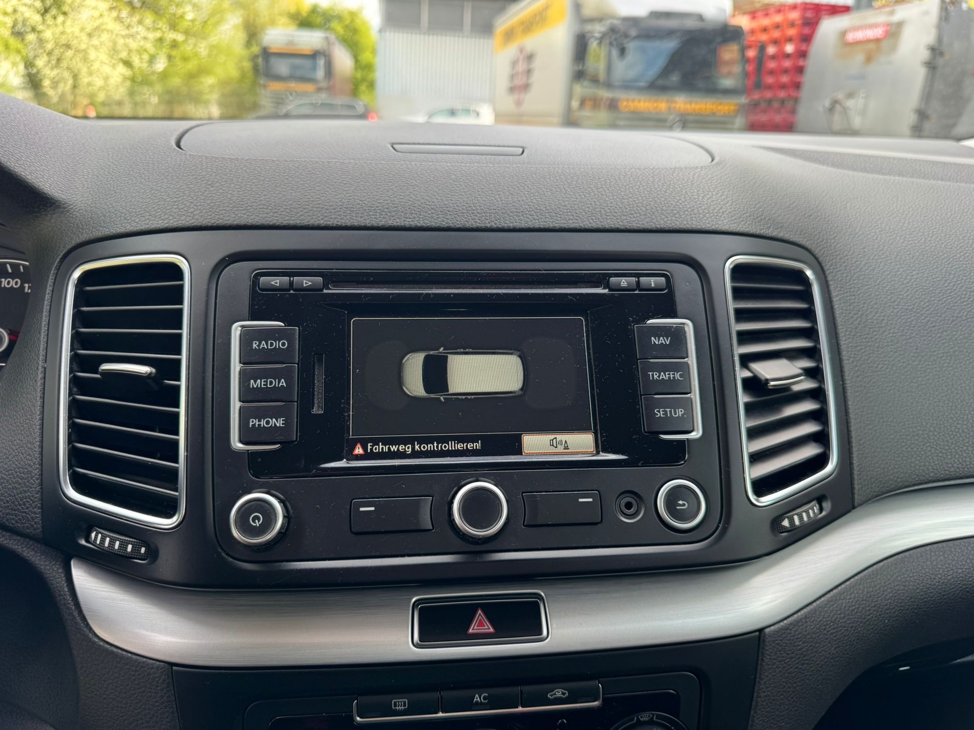 VW Sharan 2.0 TDI BlueMotion Technology Highline-image-23