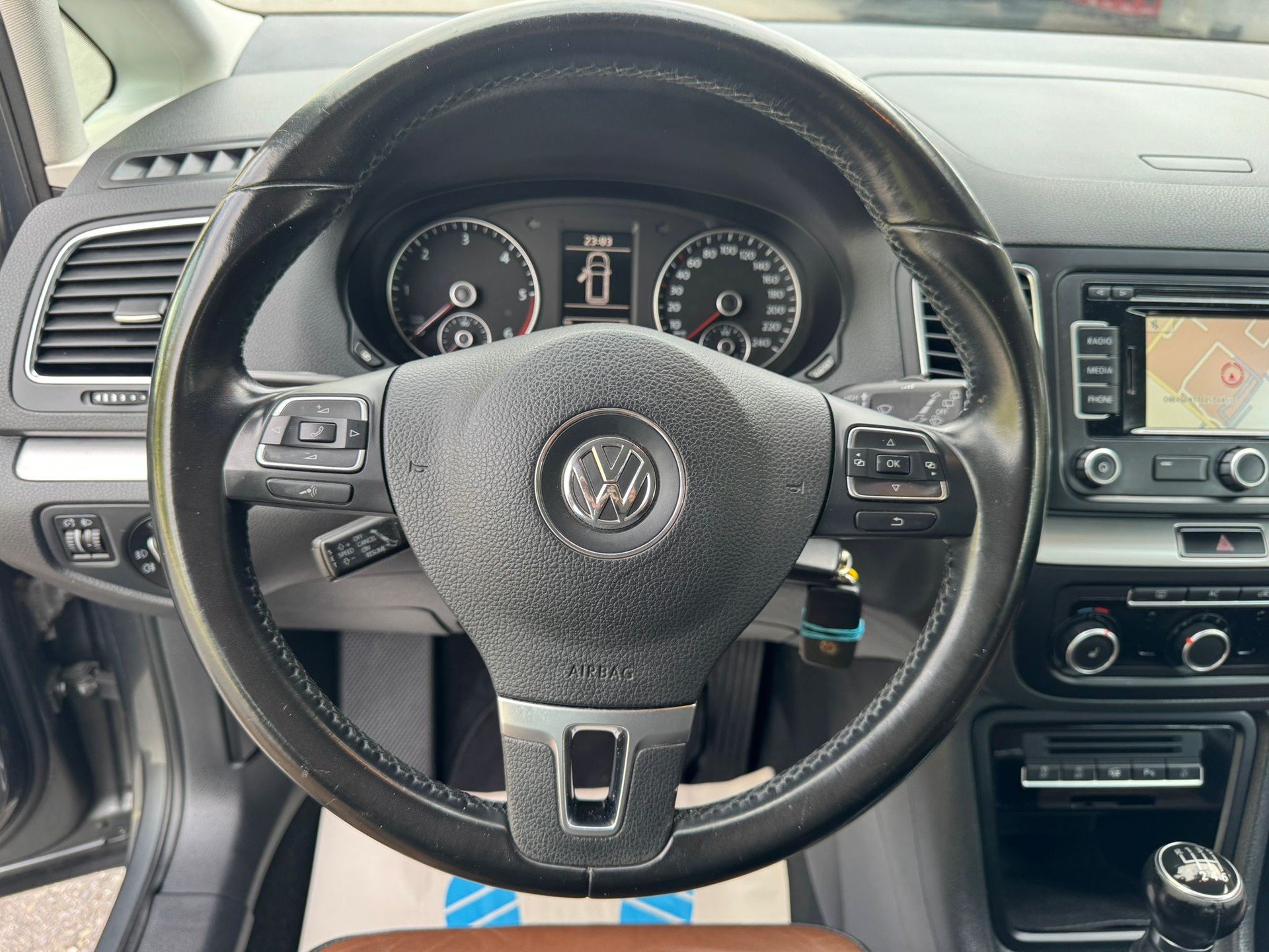 VW Sharan 2.0 TDI BlueMotion Technology Highline-image-17