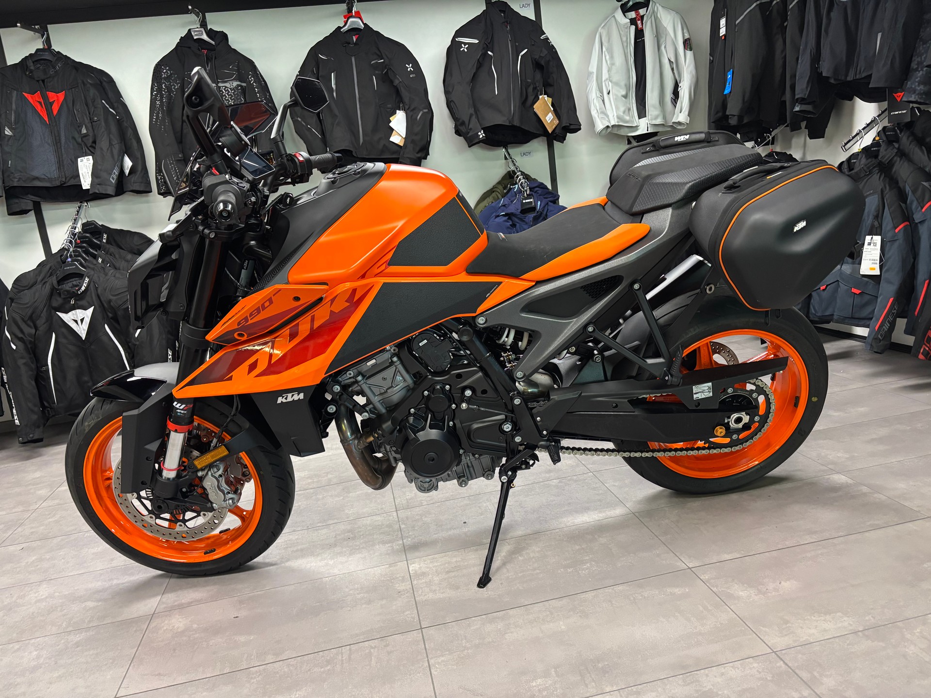 KTM 990 Duke-image-1
