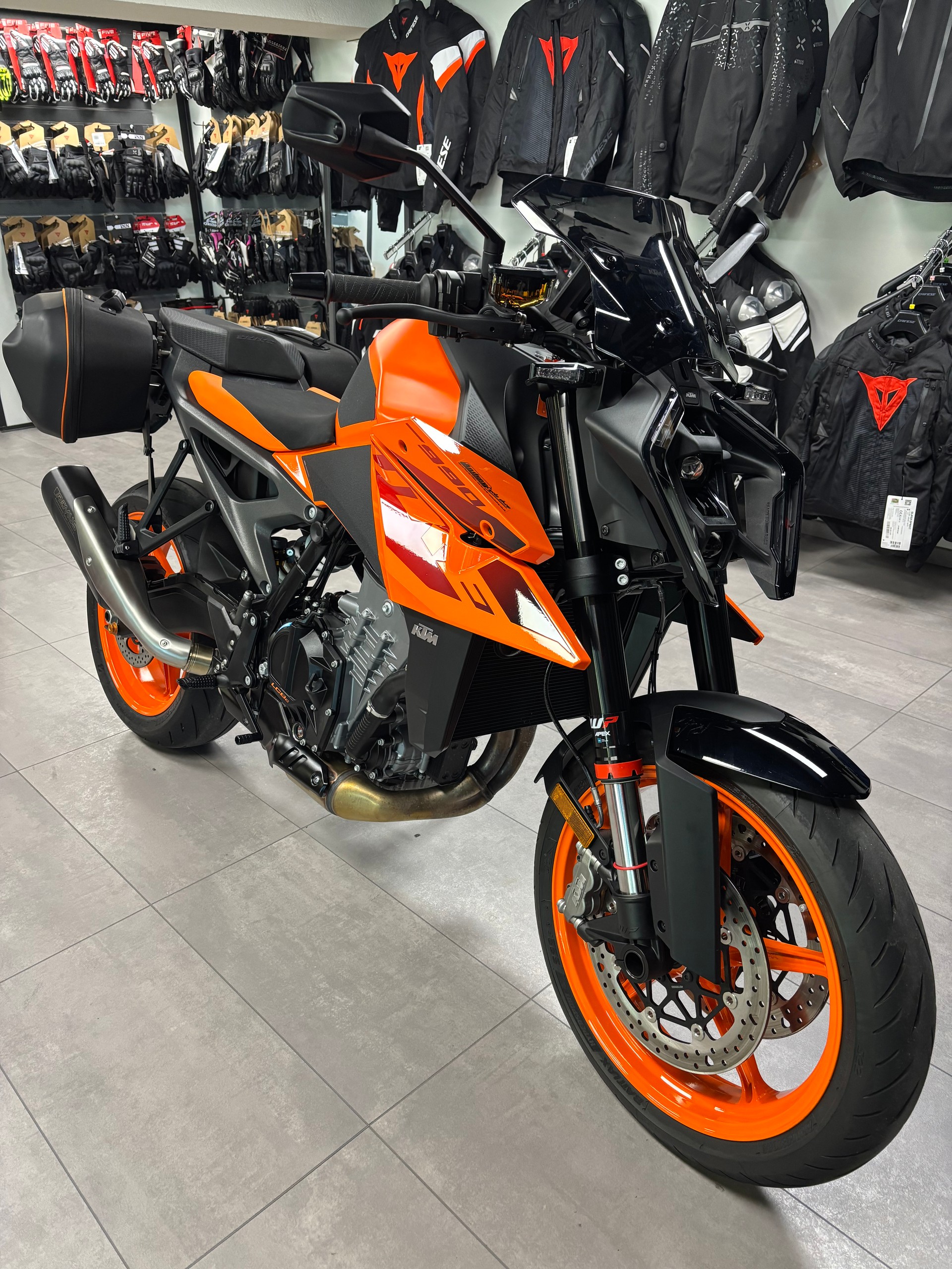 KTM 990 Duke-image-2