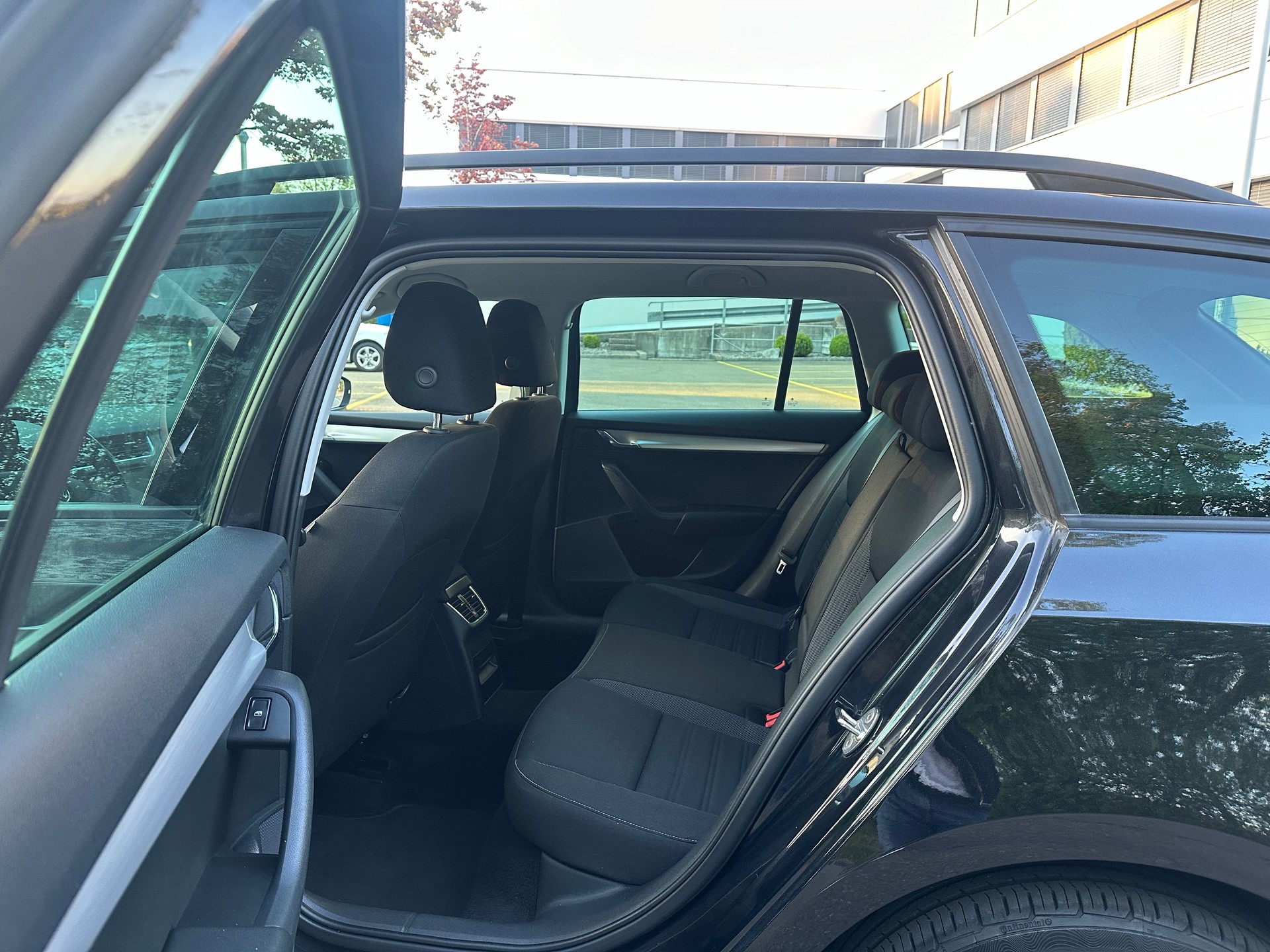 SKODA Octavia Combi 1.6 TDI Active DSG-image-7
