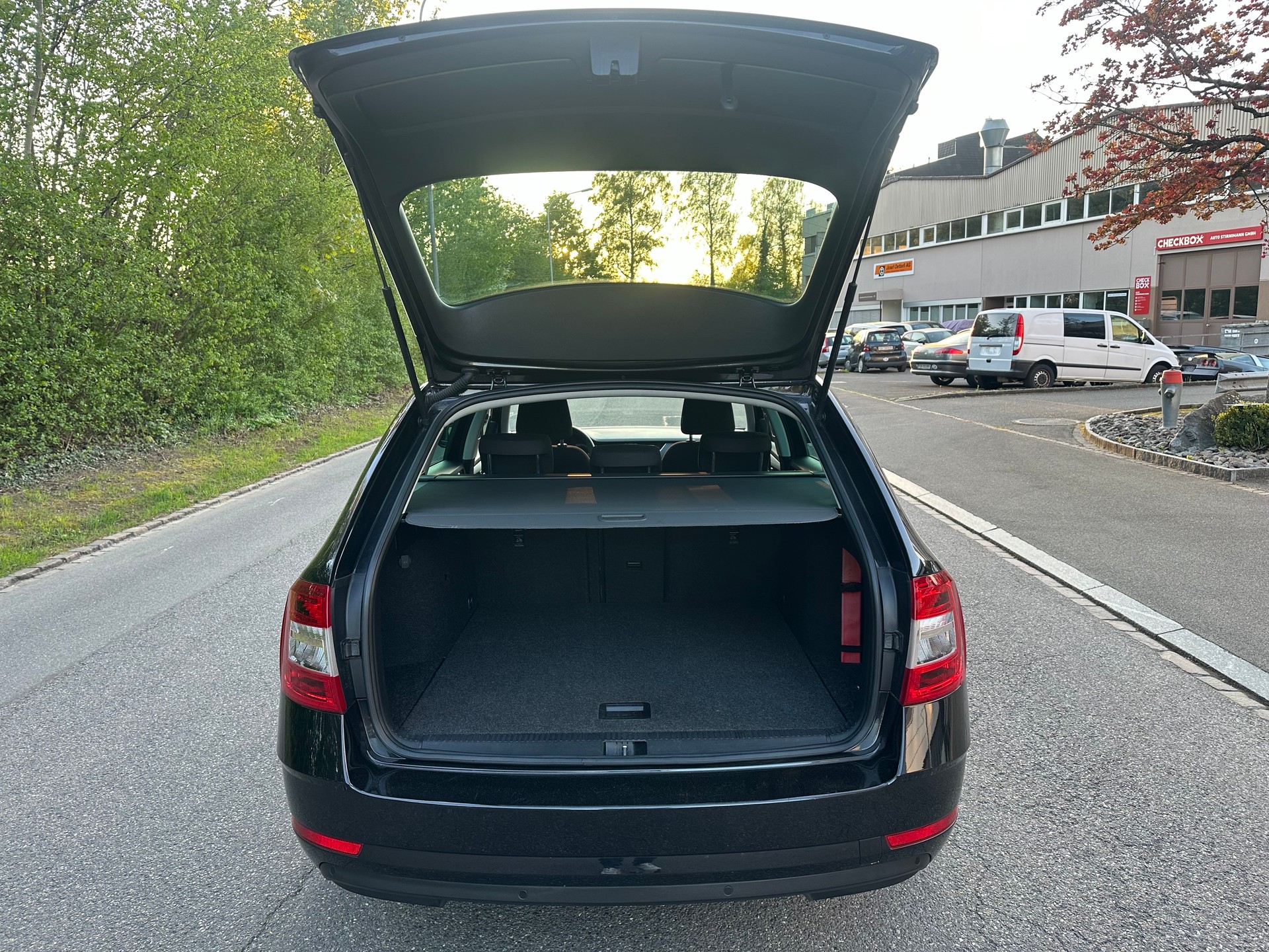 SKODA Octavia Combi 1.6 TDI Active DSG-image-8