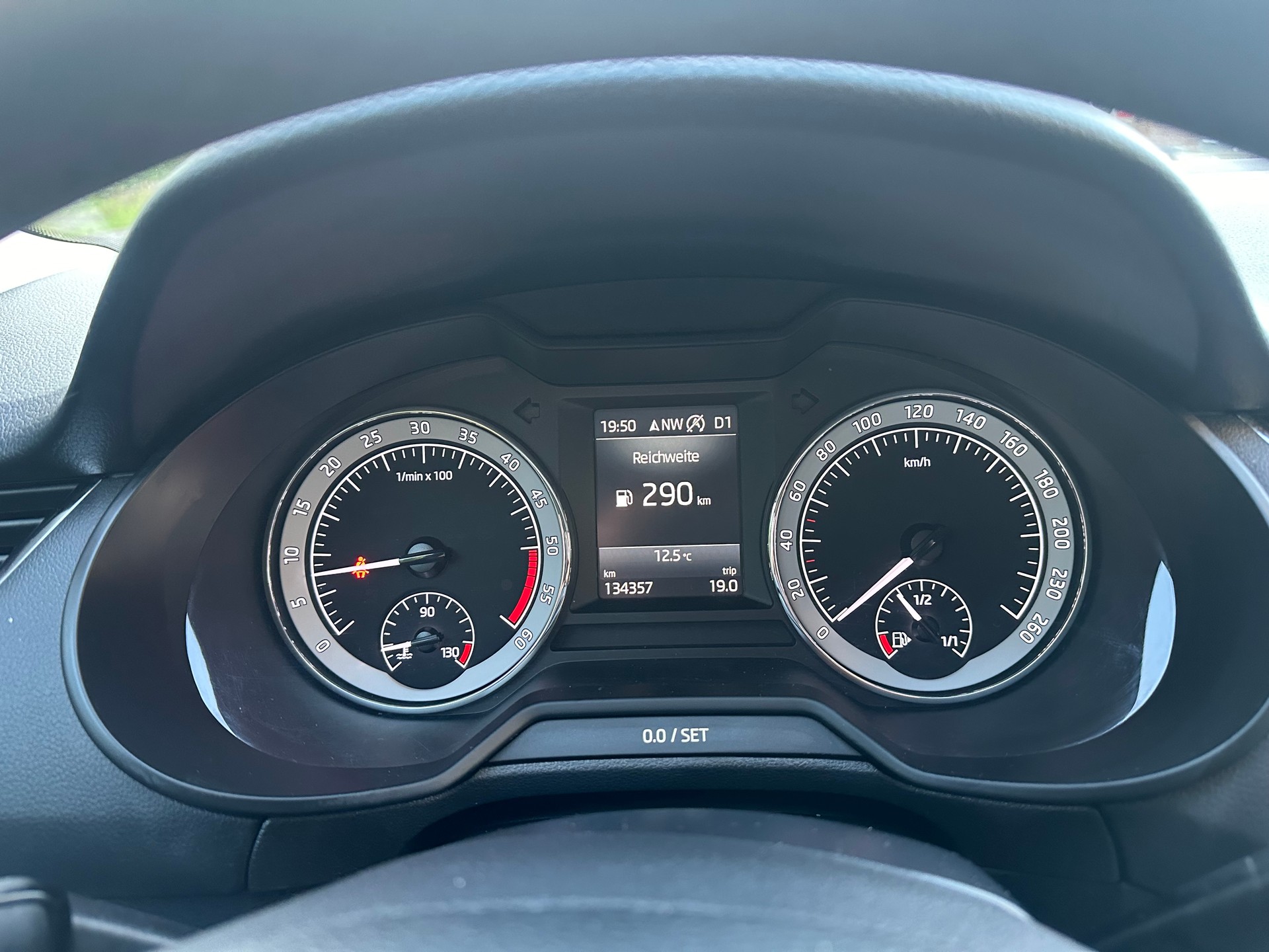 SKODA Octavia Combi 1.6 TDI Active DSG-image-10