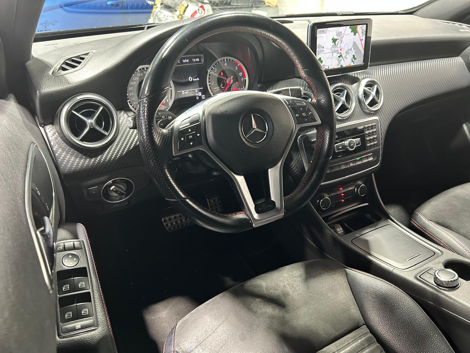 MERCEDES-BENZ A 200 CDI AMG Line-image-12